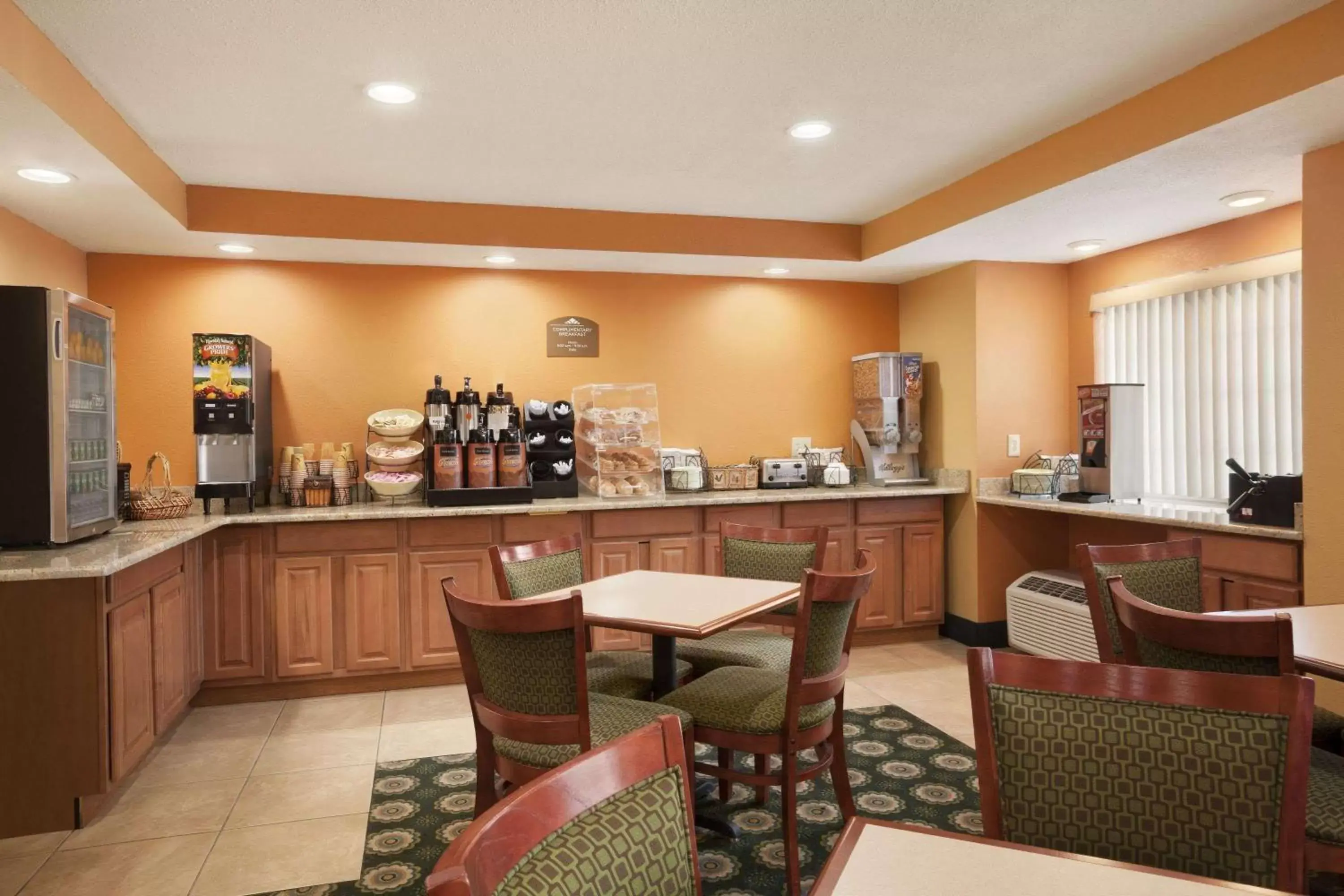 Restaurant/Places to Eat in Microtel Inn by Wyndham - Albany Airport