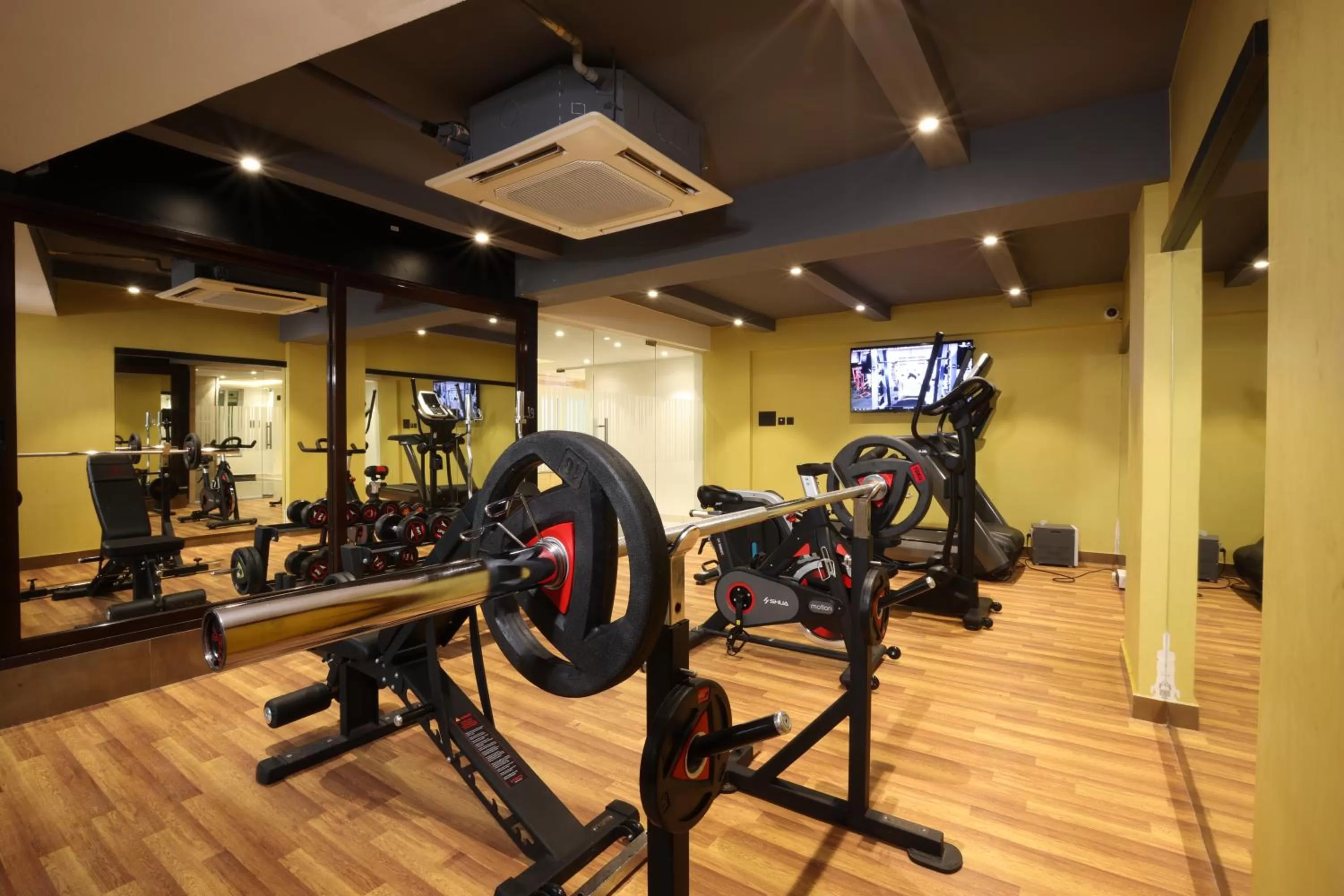 Fitness centre/facilities in Royal Plaza Suites by RAK Rooms, Mangaluru