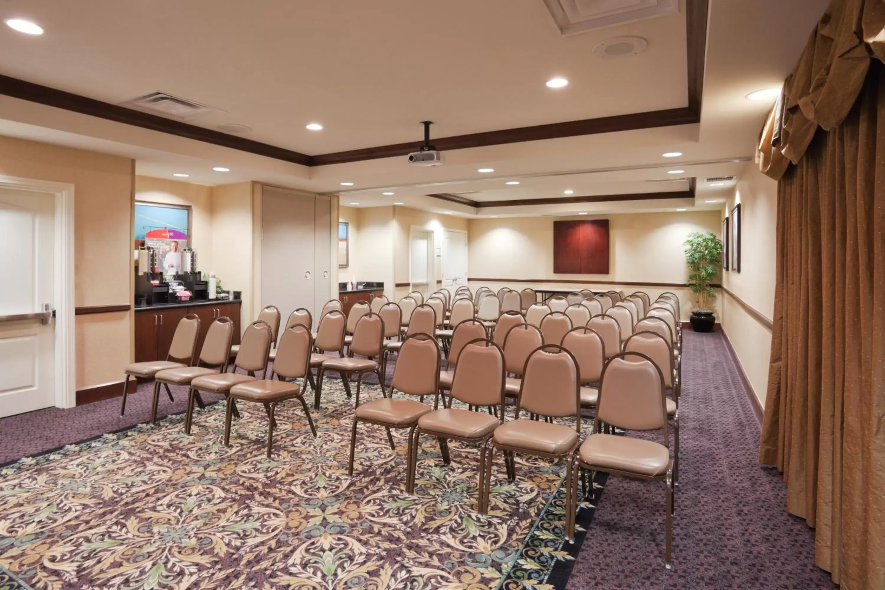 Meeting/conference room in Staybridge Suites Lafayette-Airport, an IHG Hotel