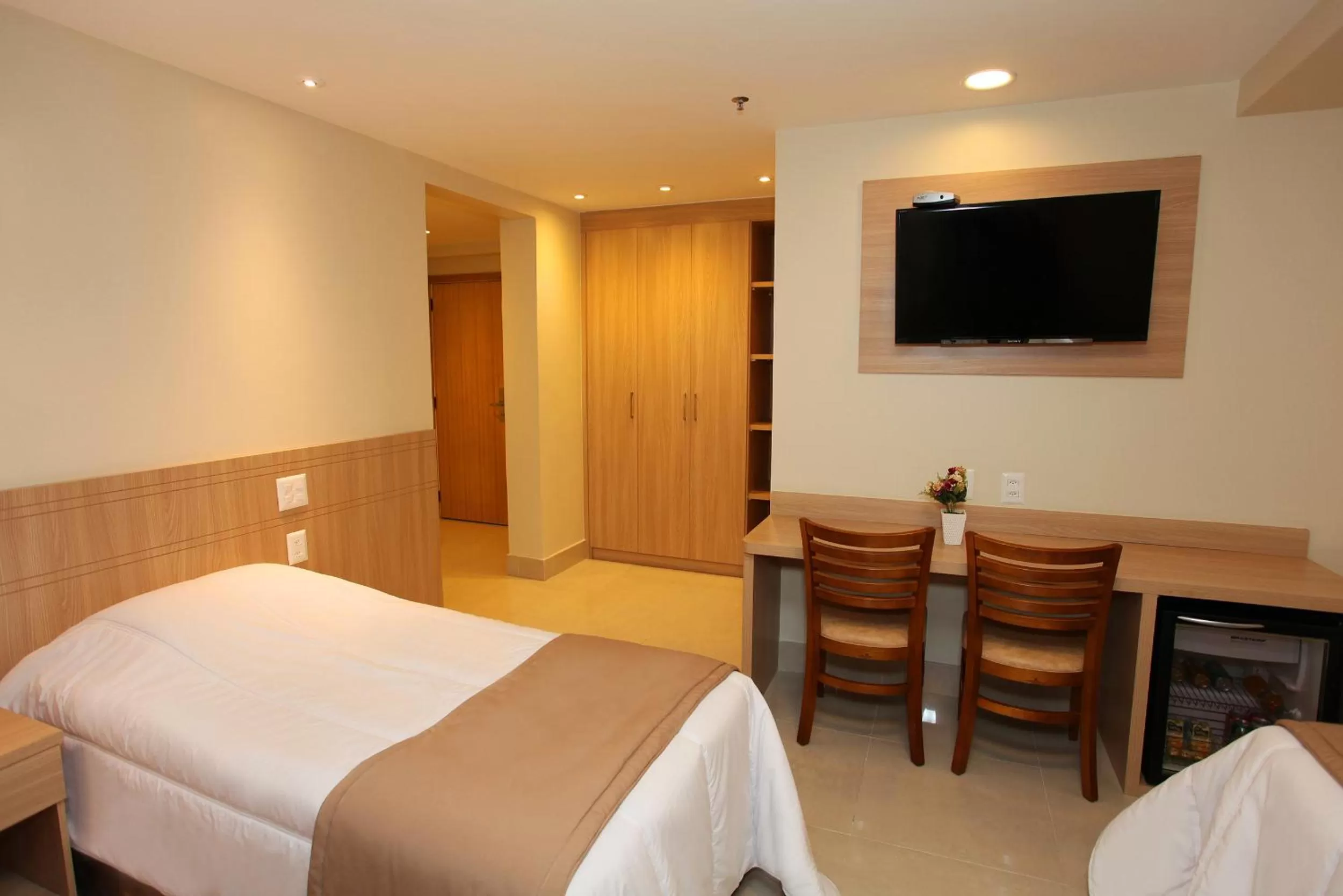 Photo of the whole room, Bed in Elegance Praia Hotel