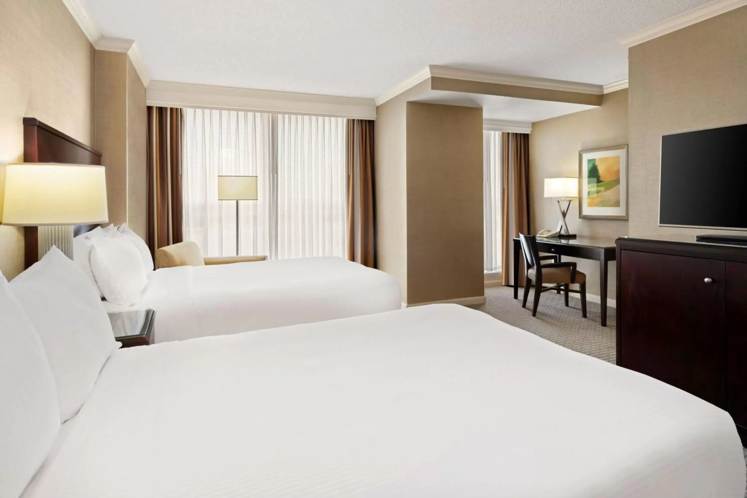 Photo of the whole room, Bed in Renaissance Dallas North Hotel