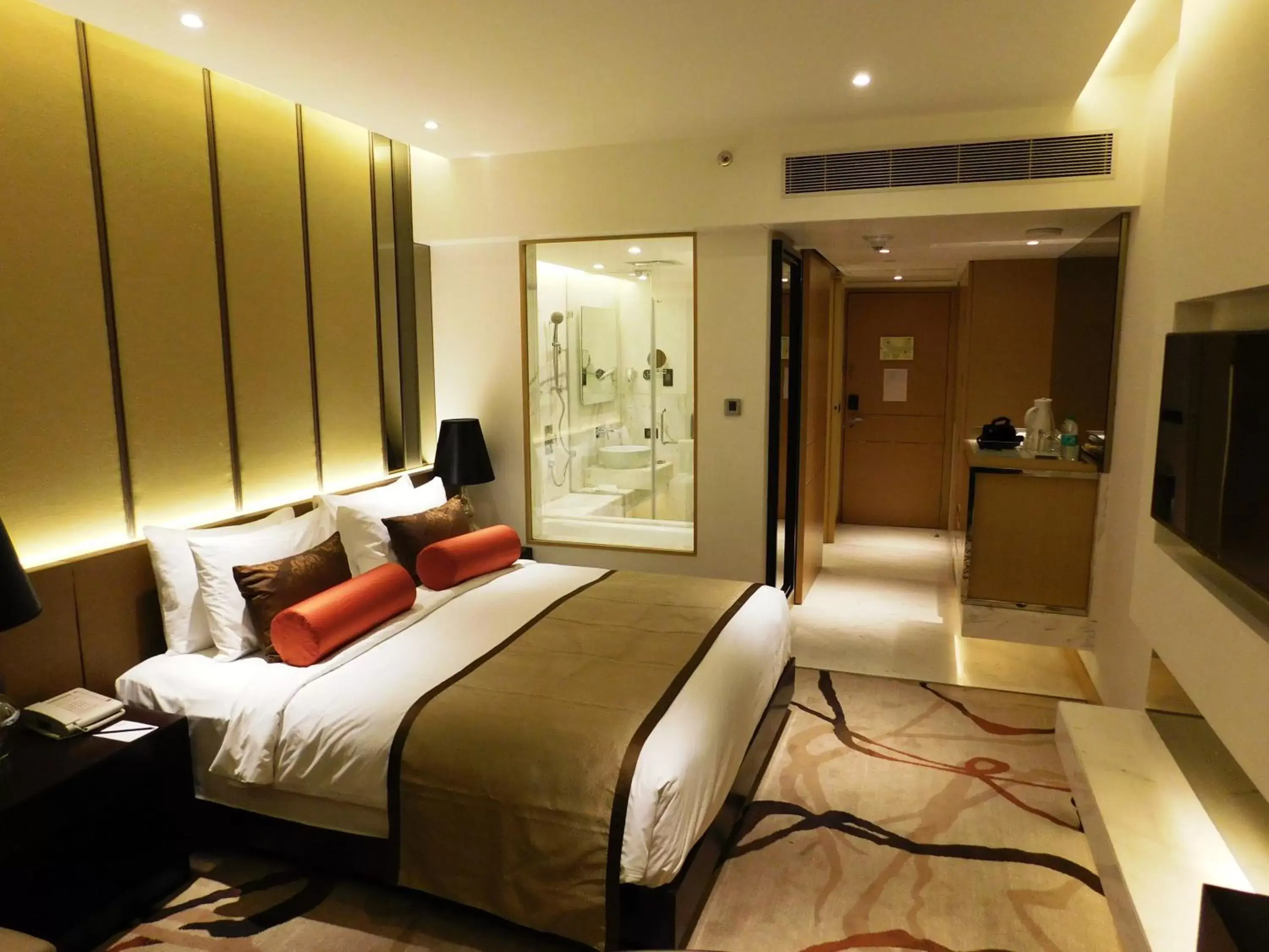 Living room in Pride Plaza Hotel, Aerocity New Delhi