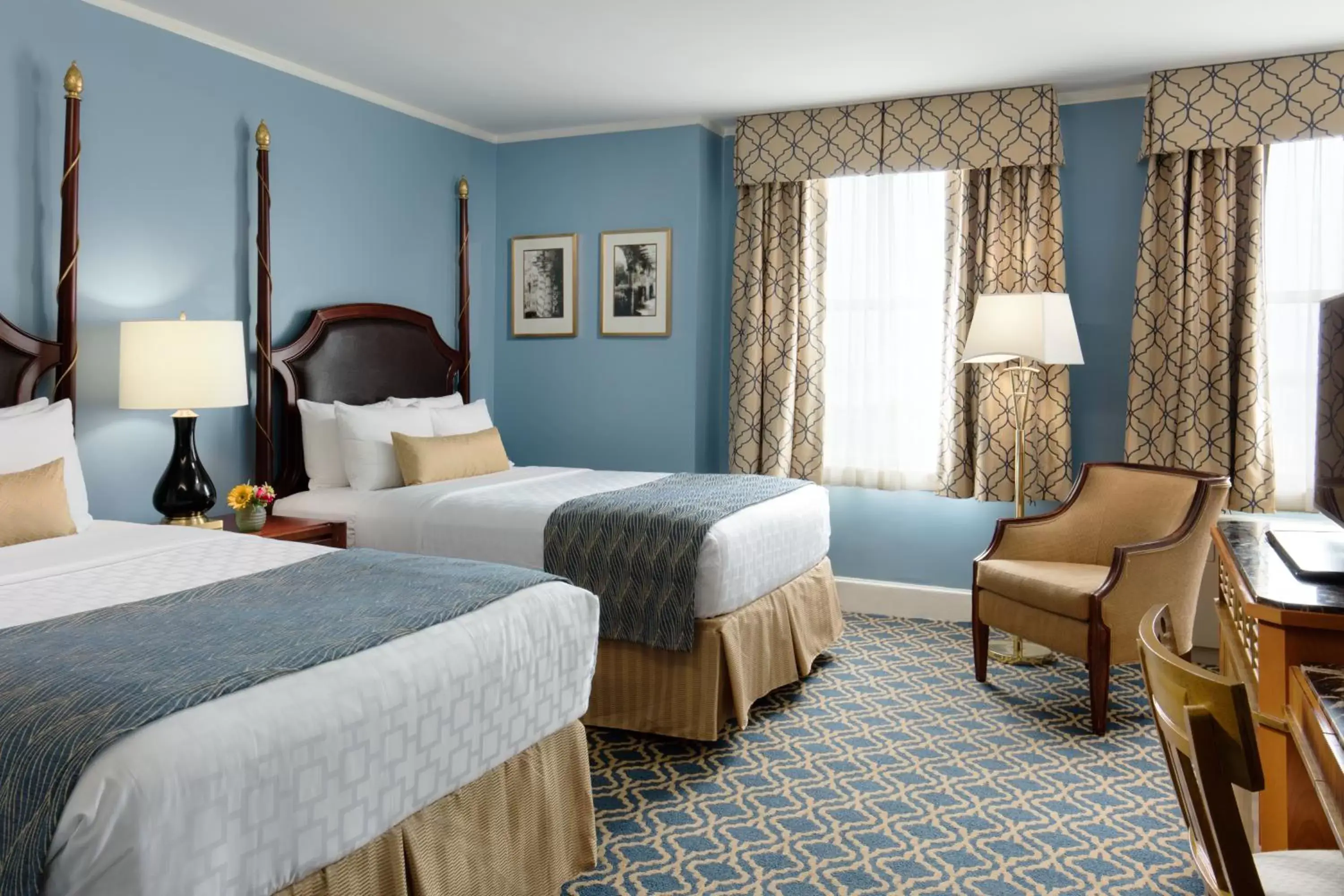 Day, Bed in Francis Marion Hotel