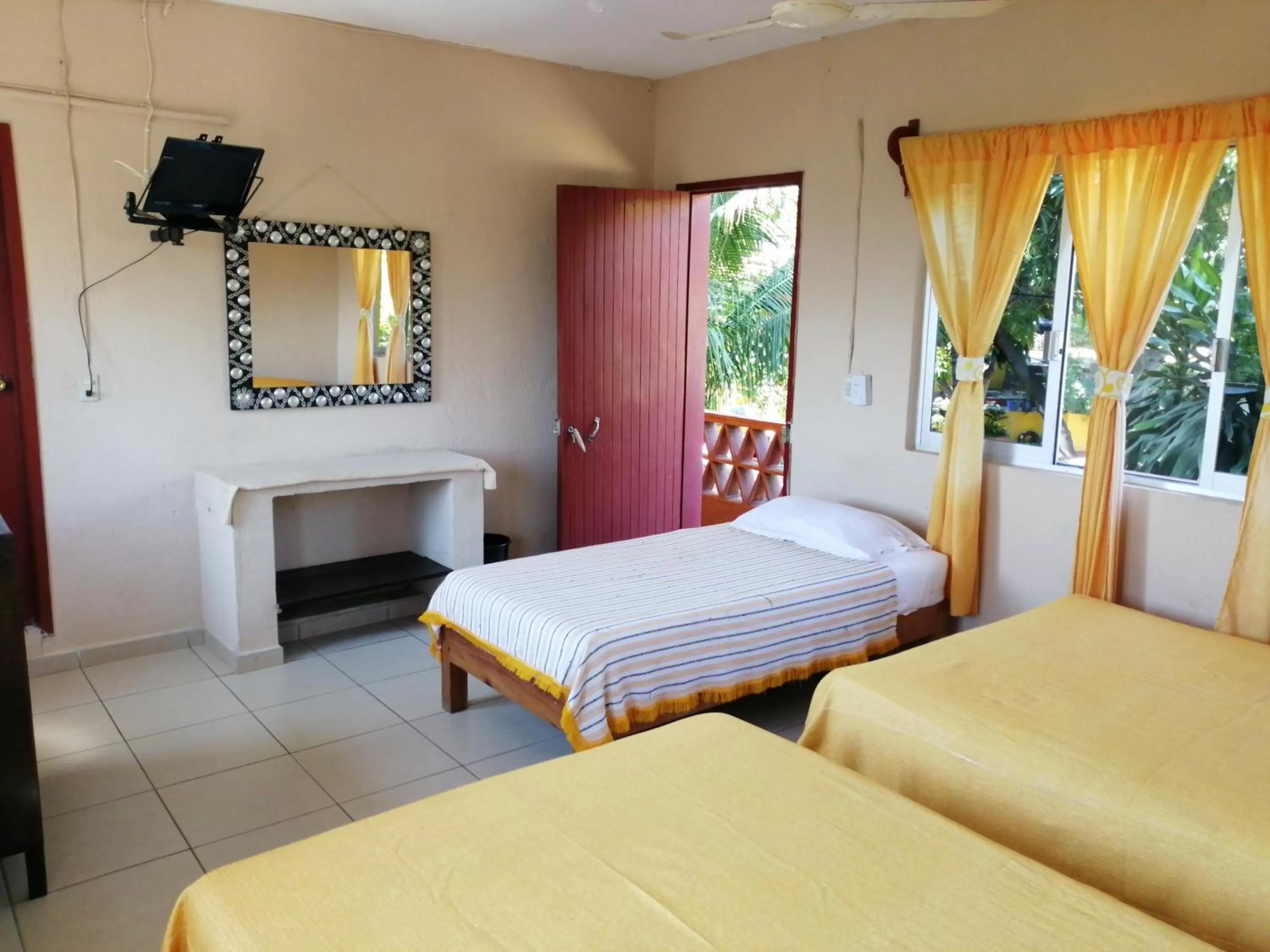 Triple Room with Sea View in Hotel Cabañas Pepe
