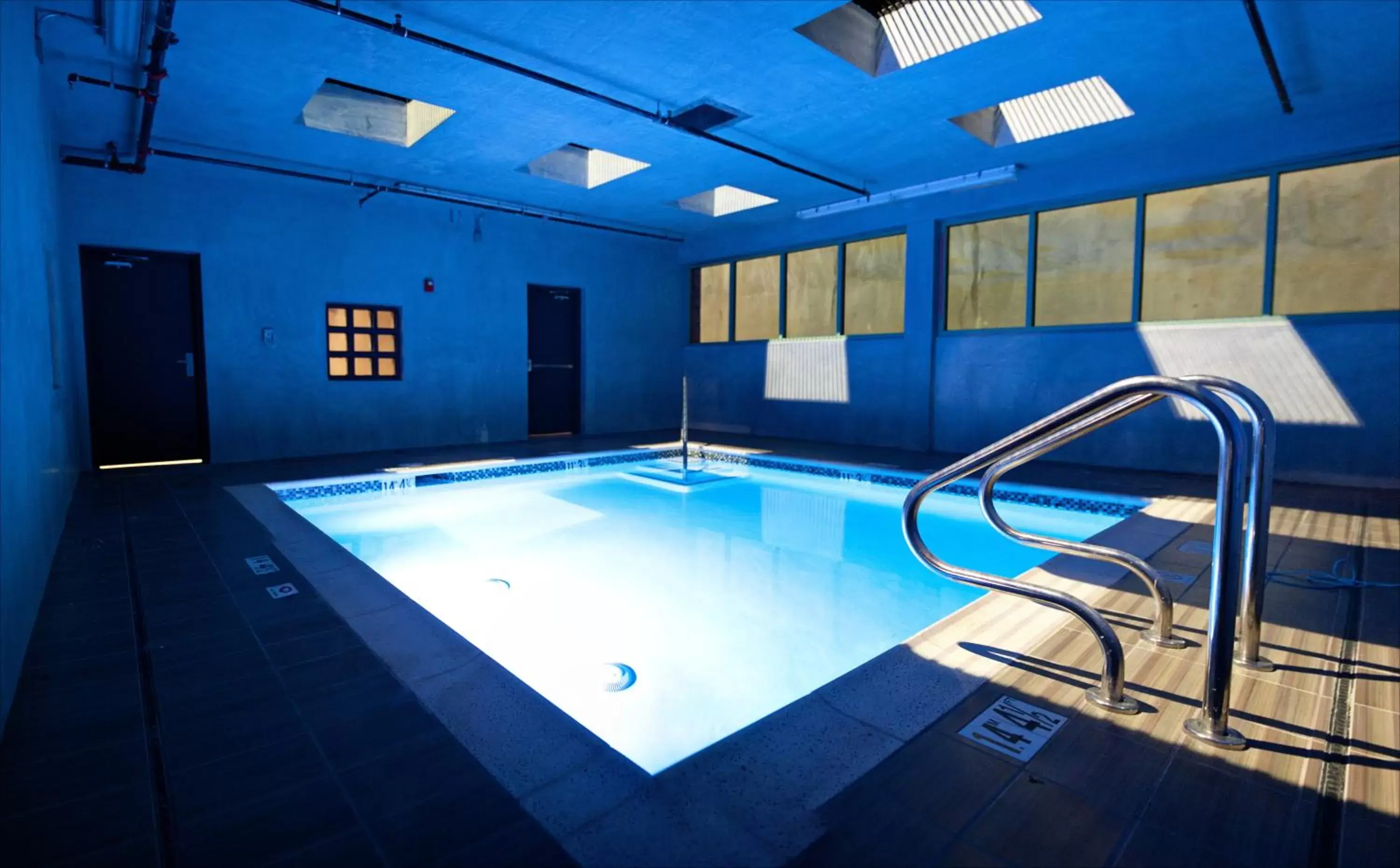 Swimming Pool in BLVD Hotel & Studios- Walking Distance to Universal Studios Hollywood