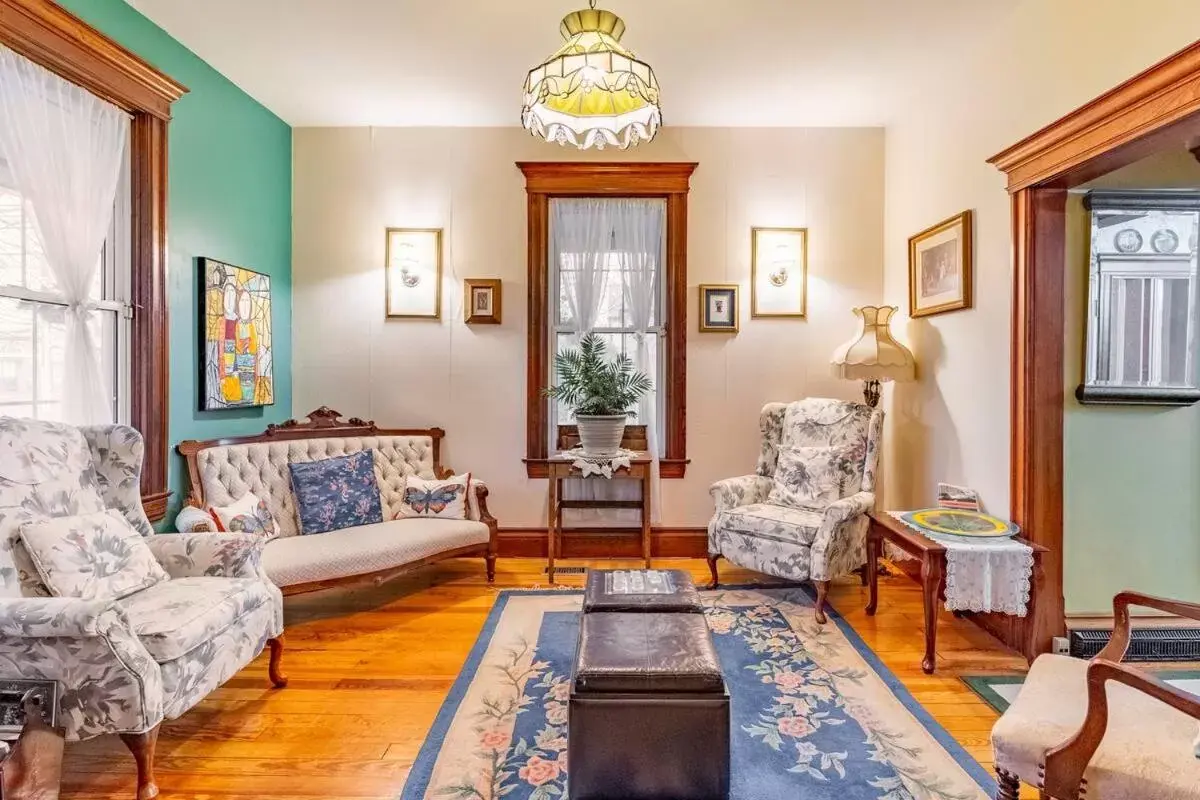 Seating Area in Ye Olde Walkerville Bed & Breakfast