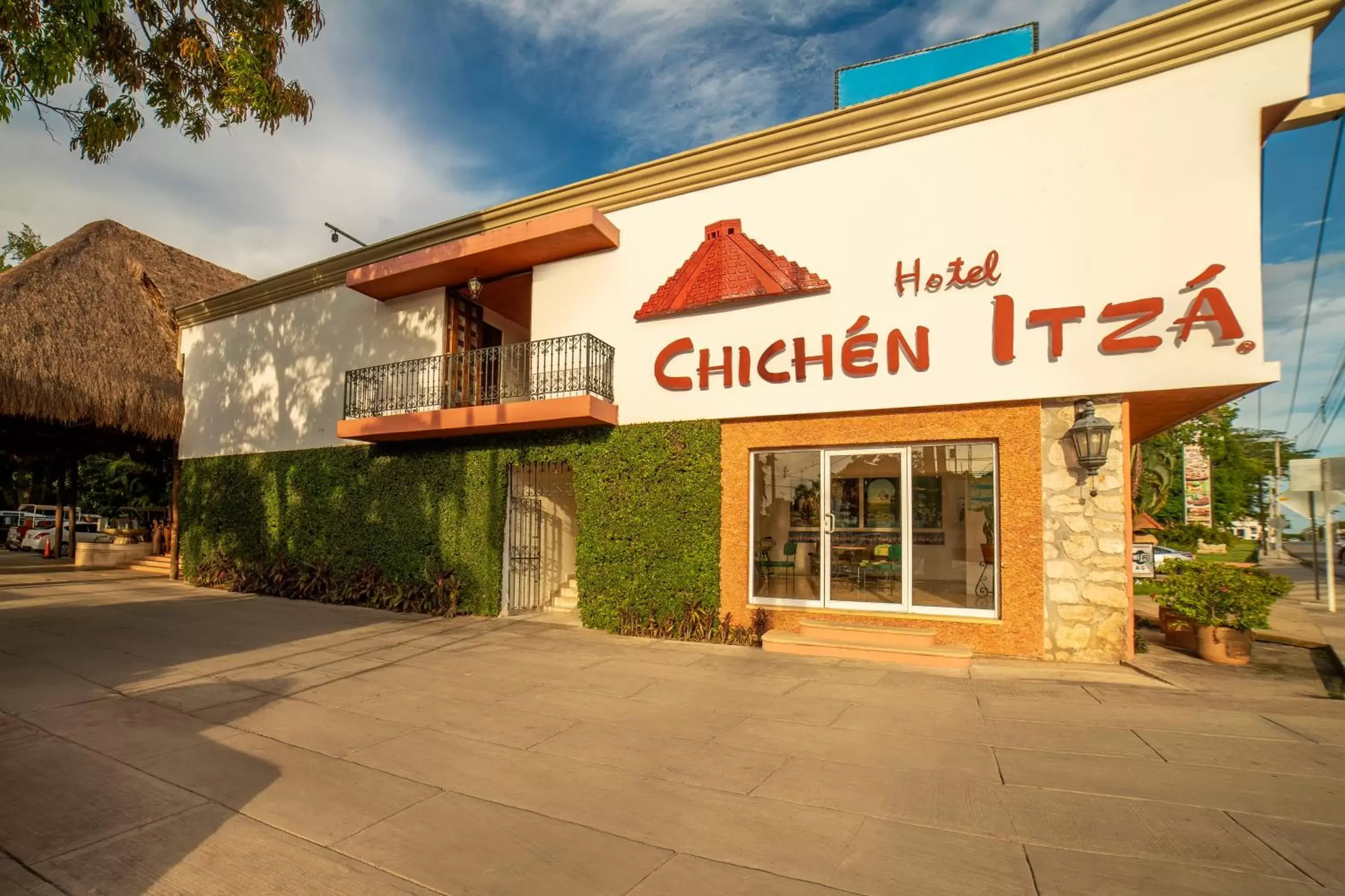 Facade/entrance, Property Building in Hotel Chichen Itza