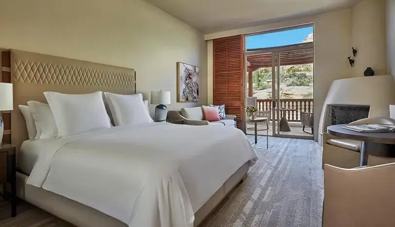 Bed in Four Seasons Resorts Scottsdale at Troon North