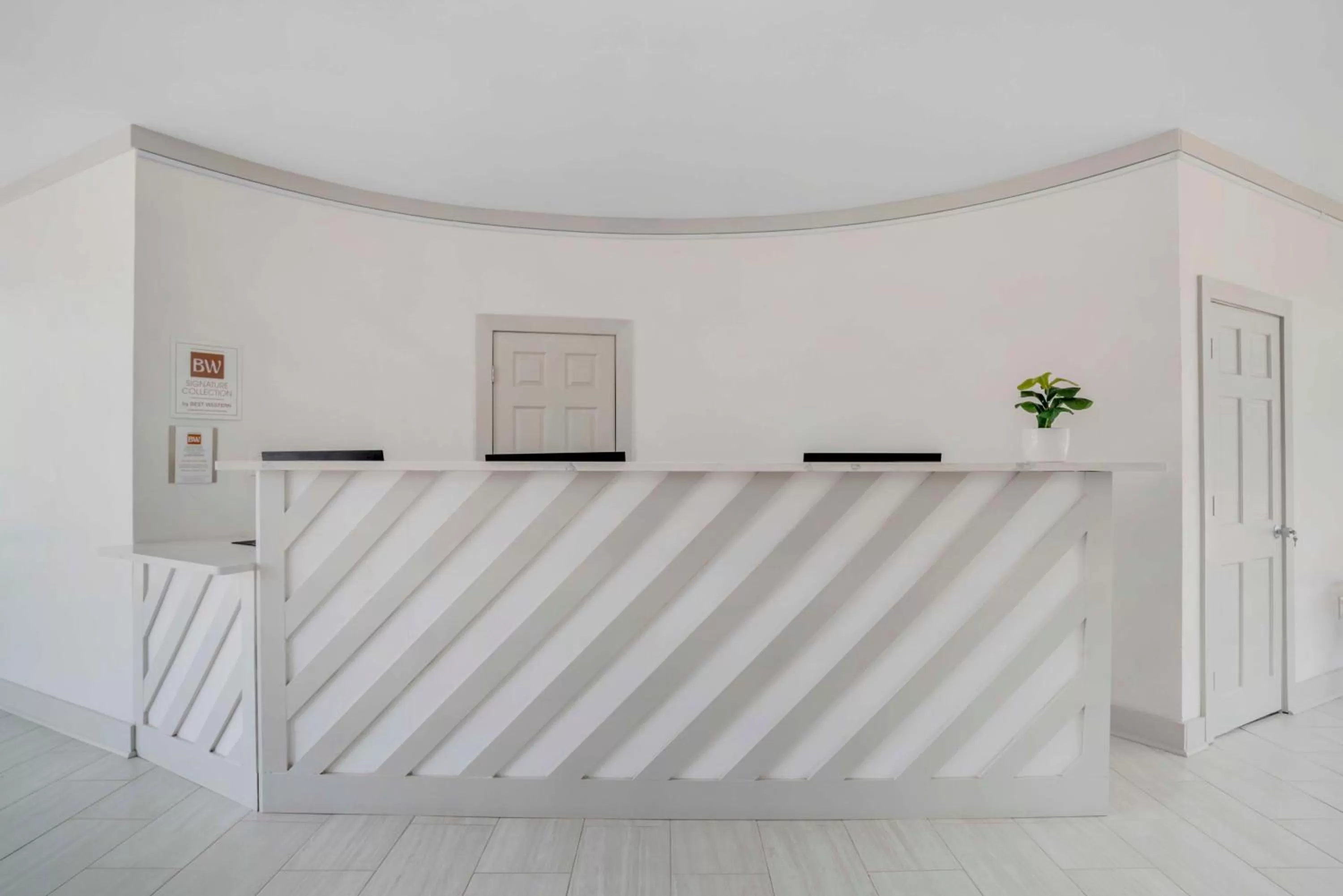 Lobby or reception in Chateau Beachfront Hotel, a By the Sea Resort