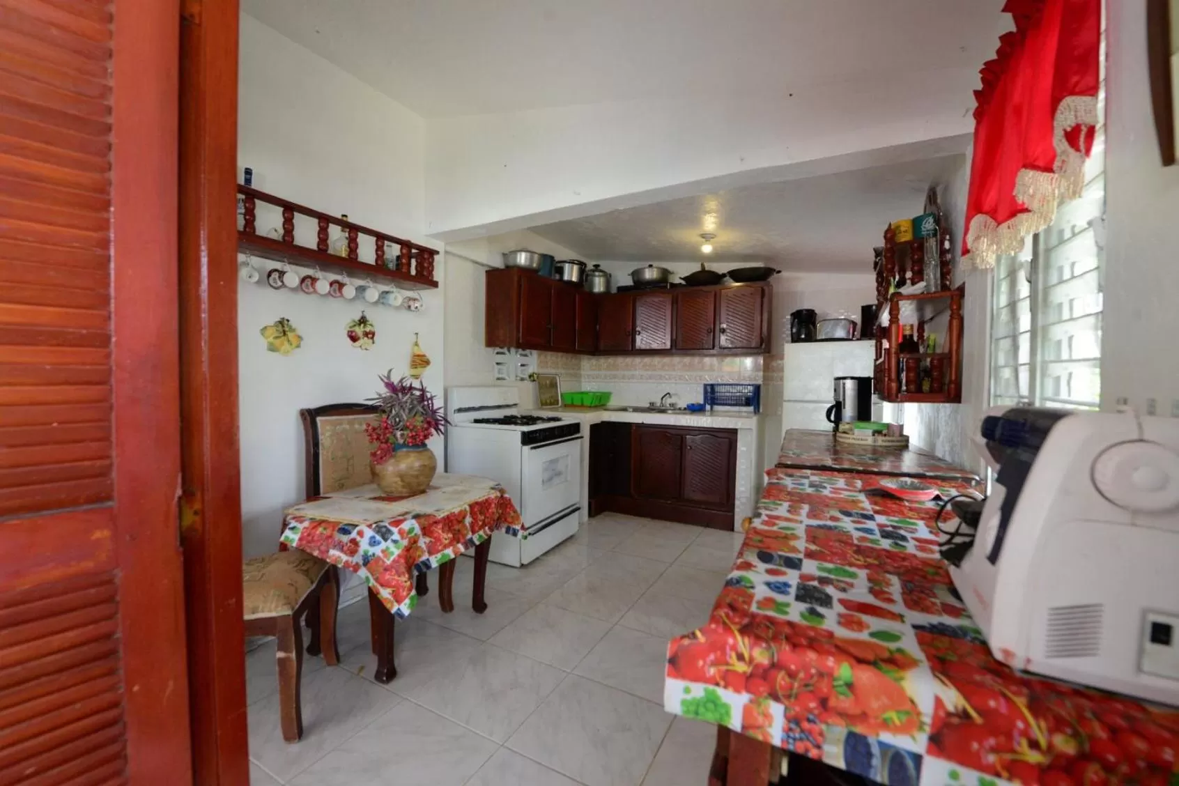 Communal kitchen in Villa Antonia 16
