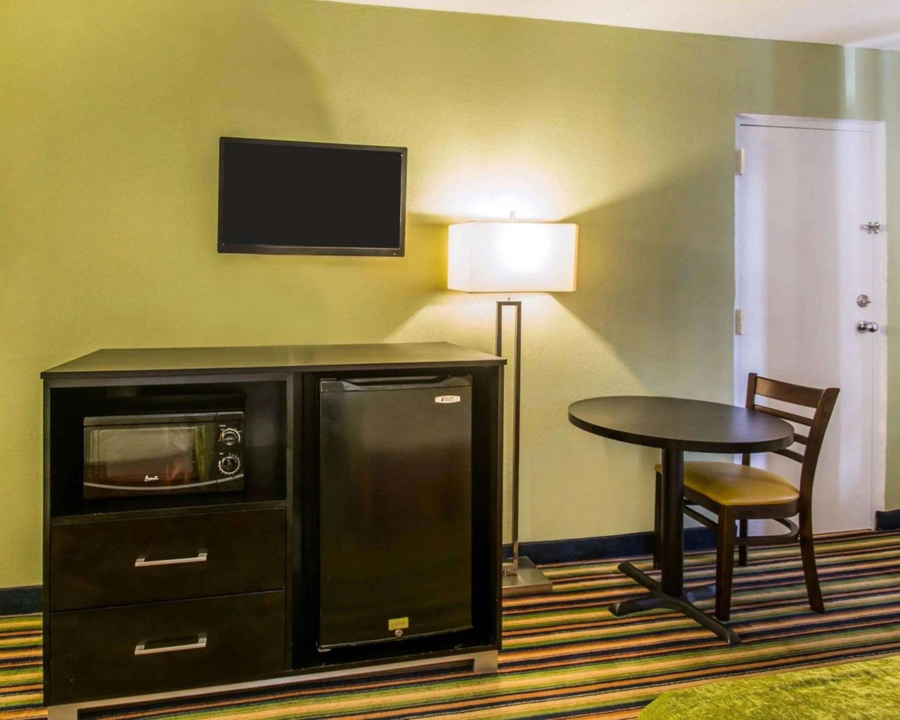 Photo of the whole room in Sunset Palm Hotel