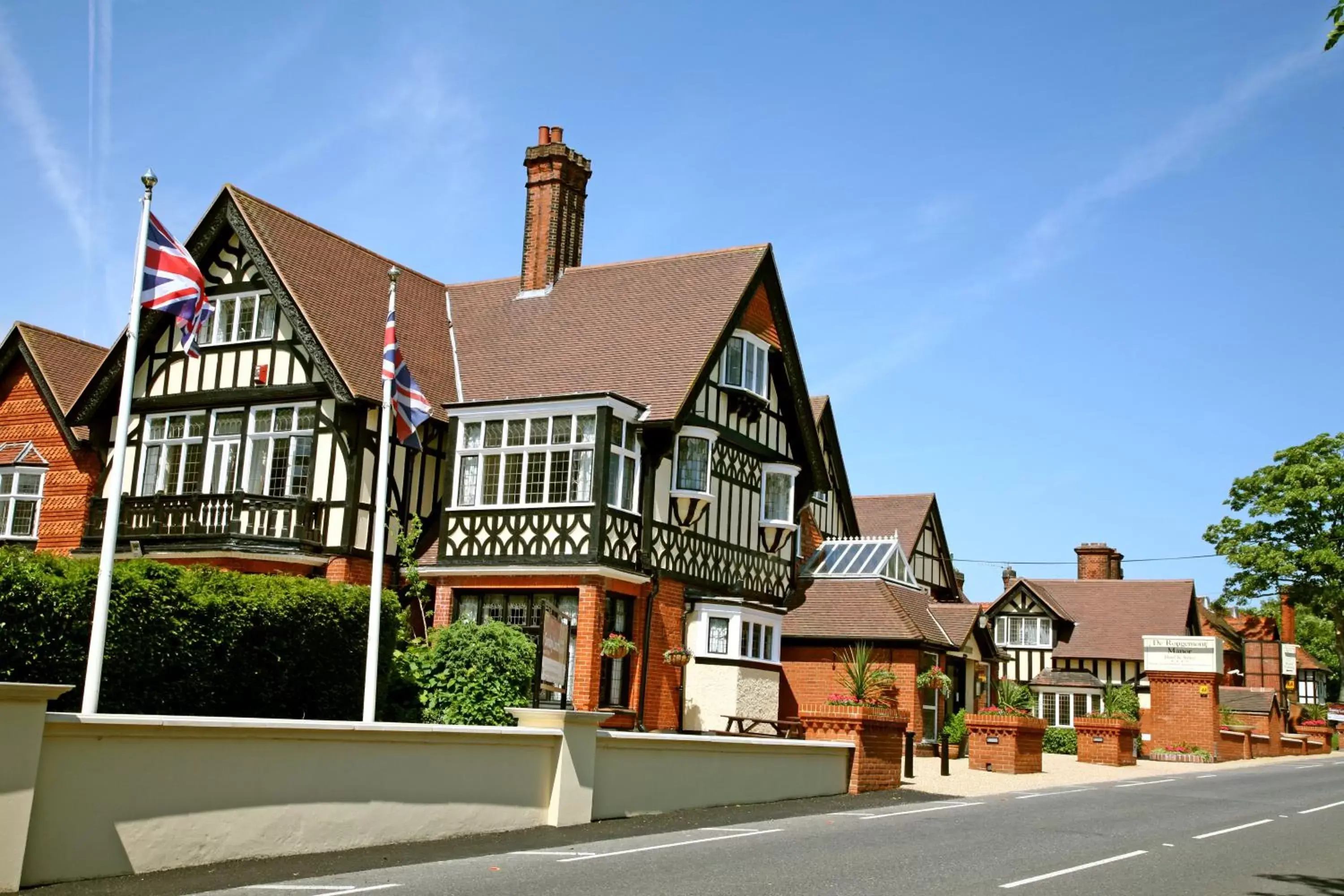 Facade/entrance, Property Building in De Rougemont Manor