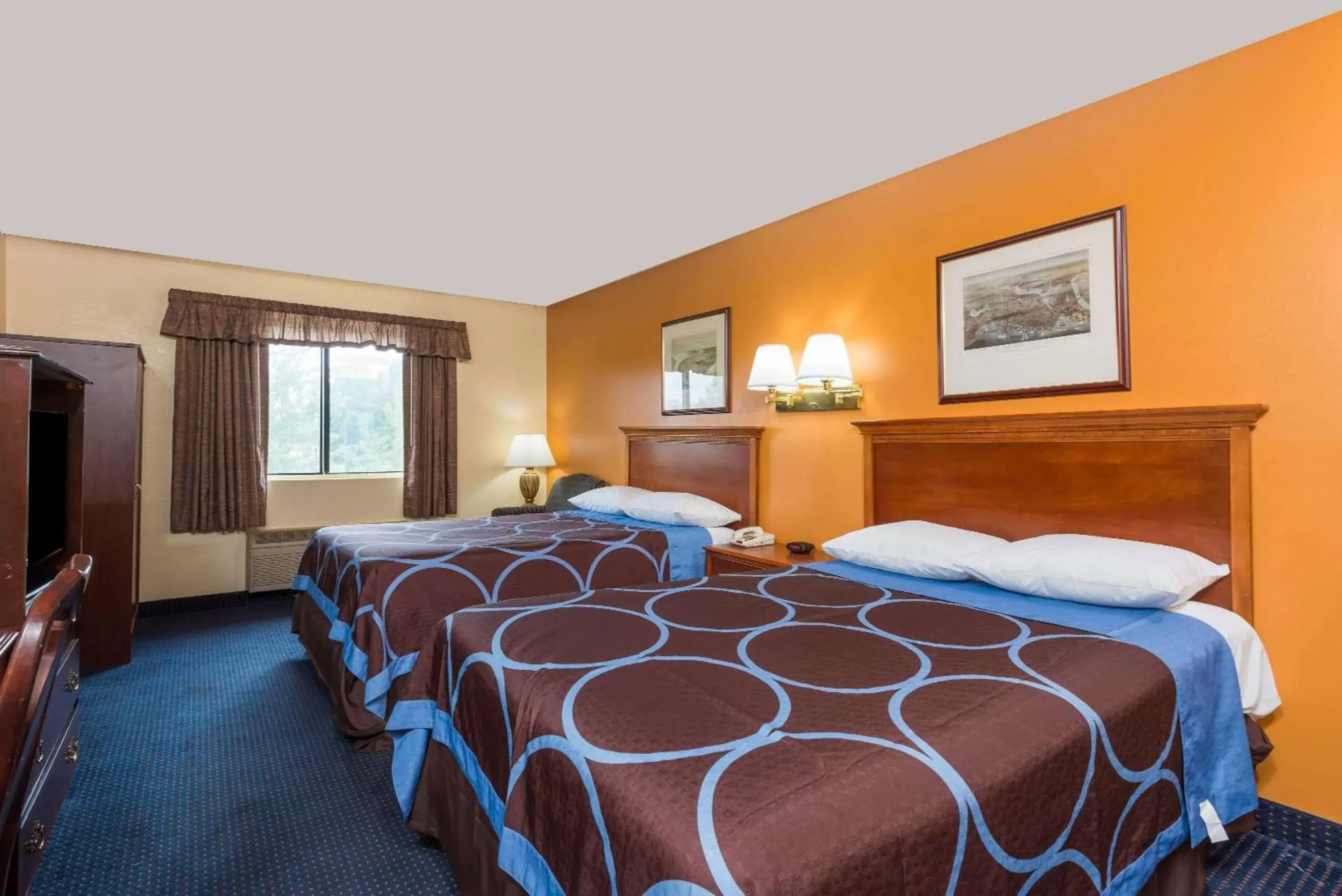 Photo of the whole room, Bed in Super 8 by Wyndham Hartford