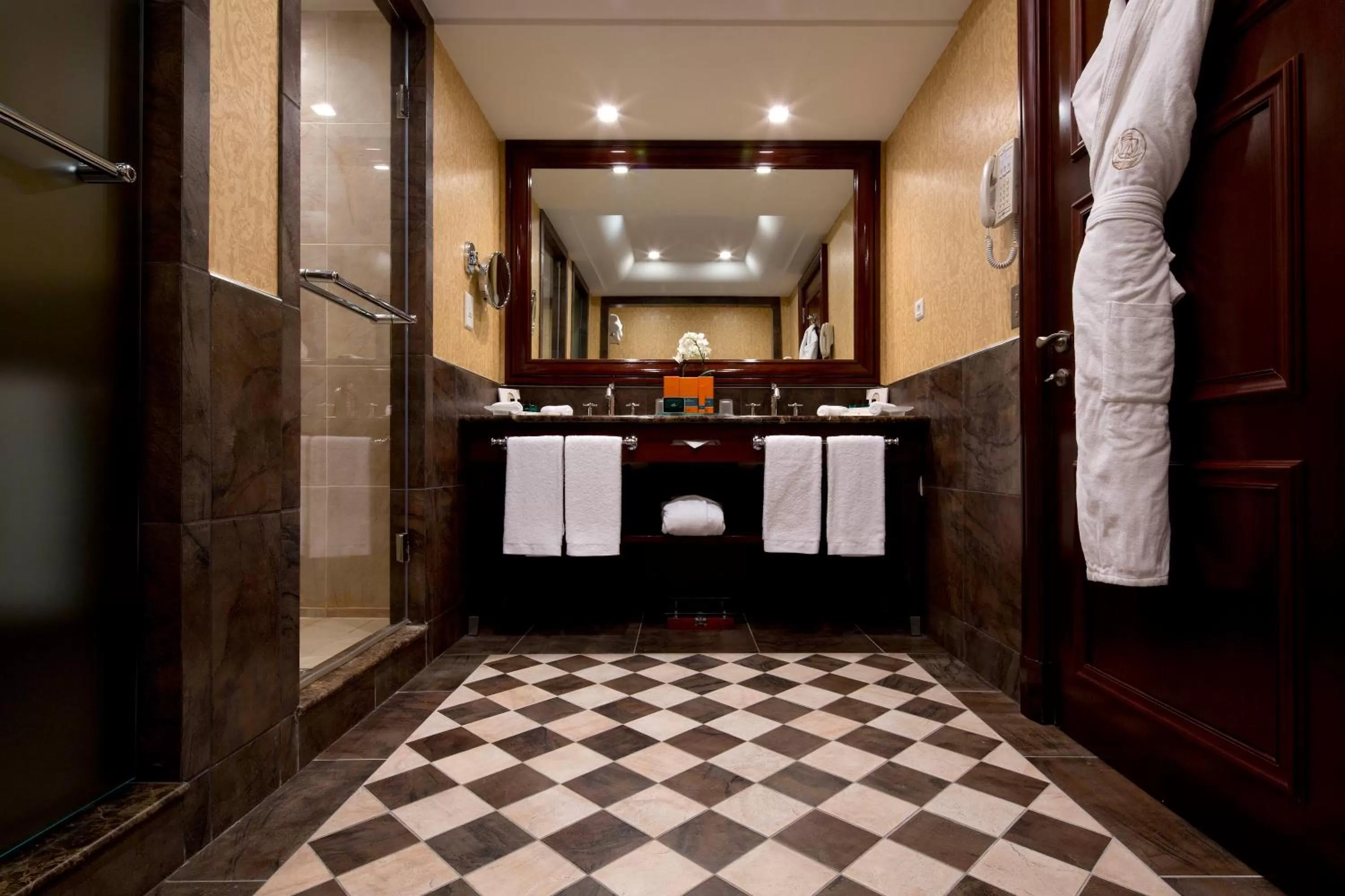 Bathroom in Hôtel Métropole Monte-Carlo - Spa Guerlain