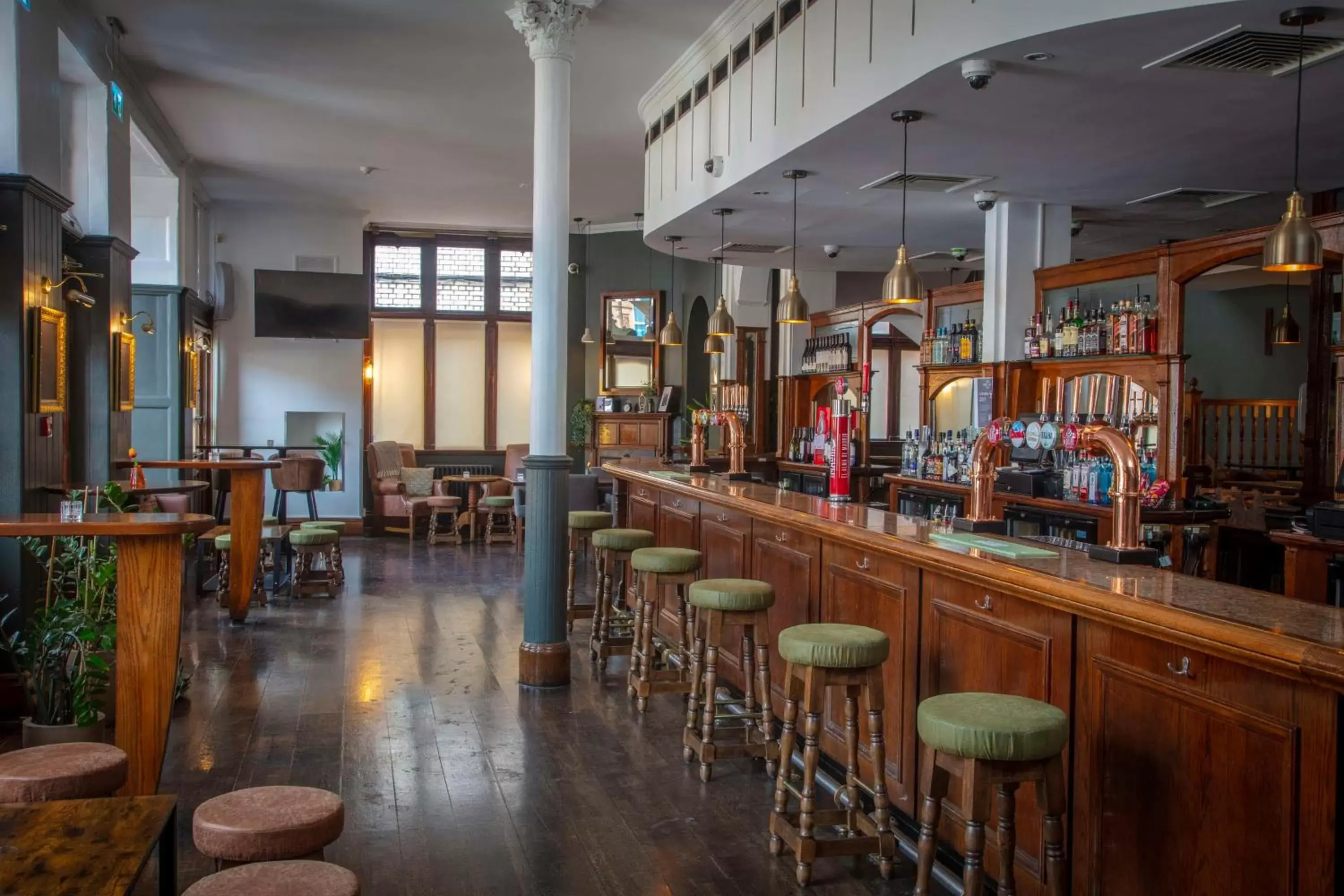 Lounge or bar in The Crown London, WorldHotels Distinctive Lounge or bar in The Crown London, WorldHotels Distinctive