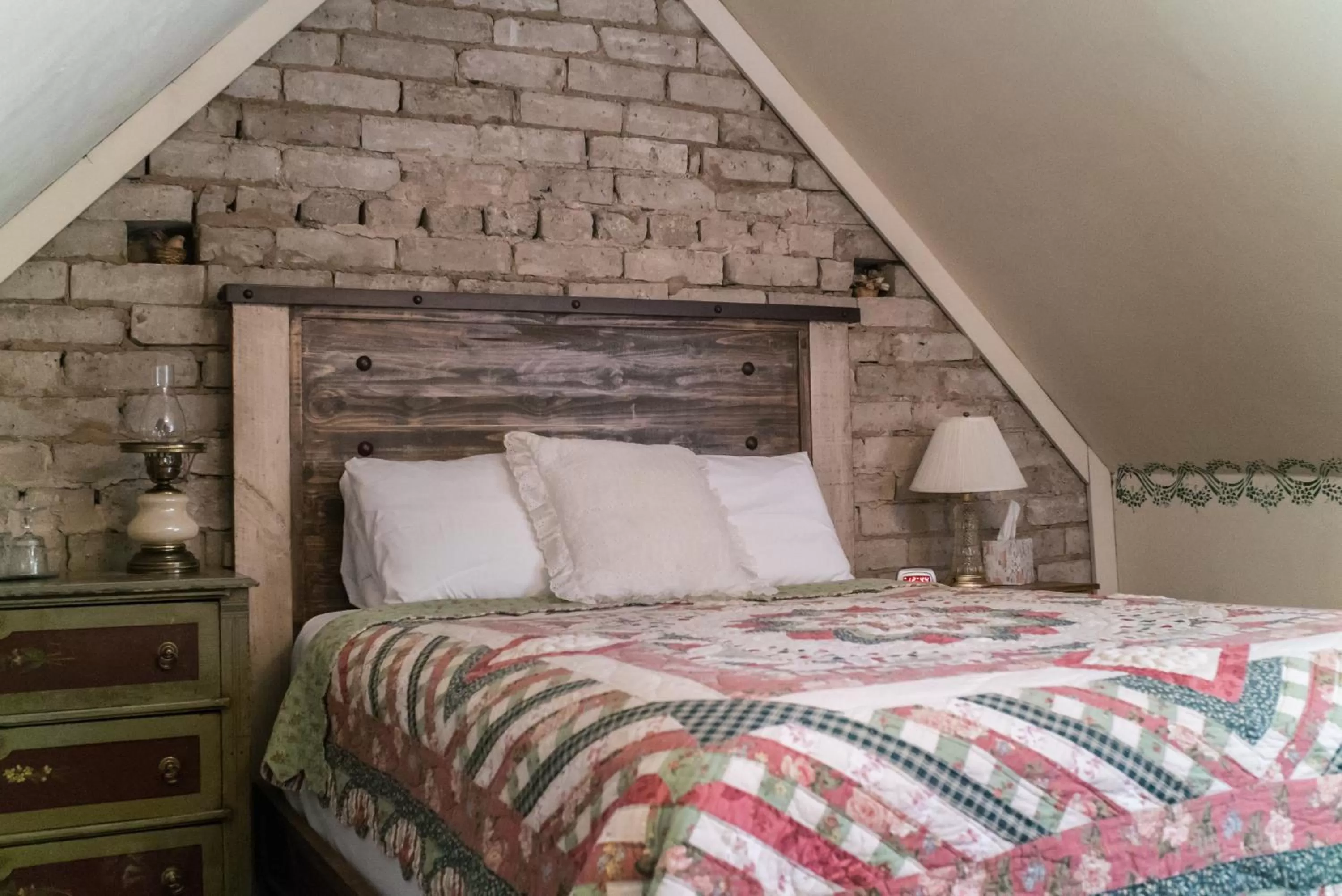 Bedroom, Bed in The Mulberry Inn -An Historic Bed and Breakfast