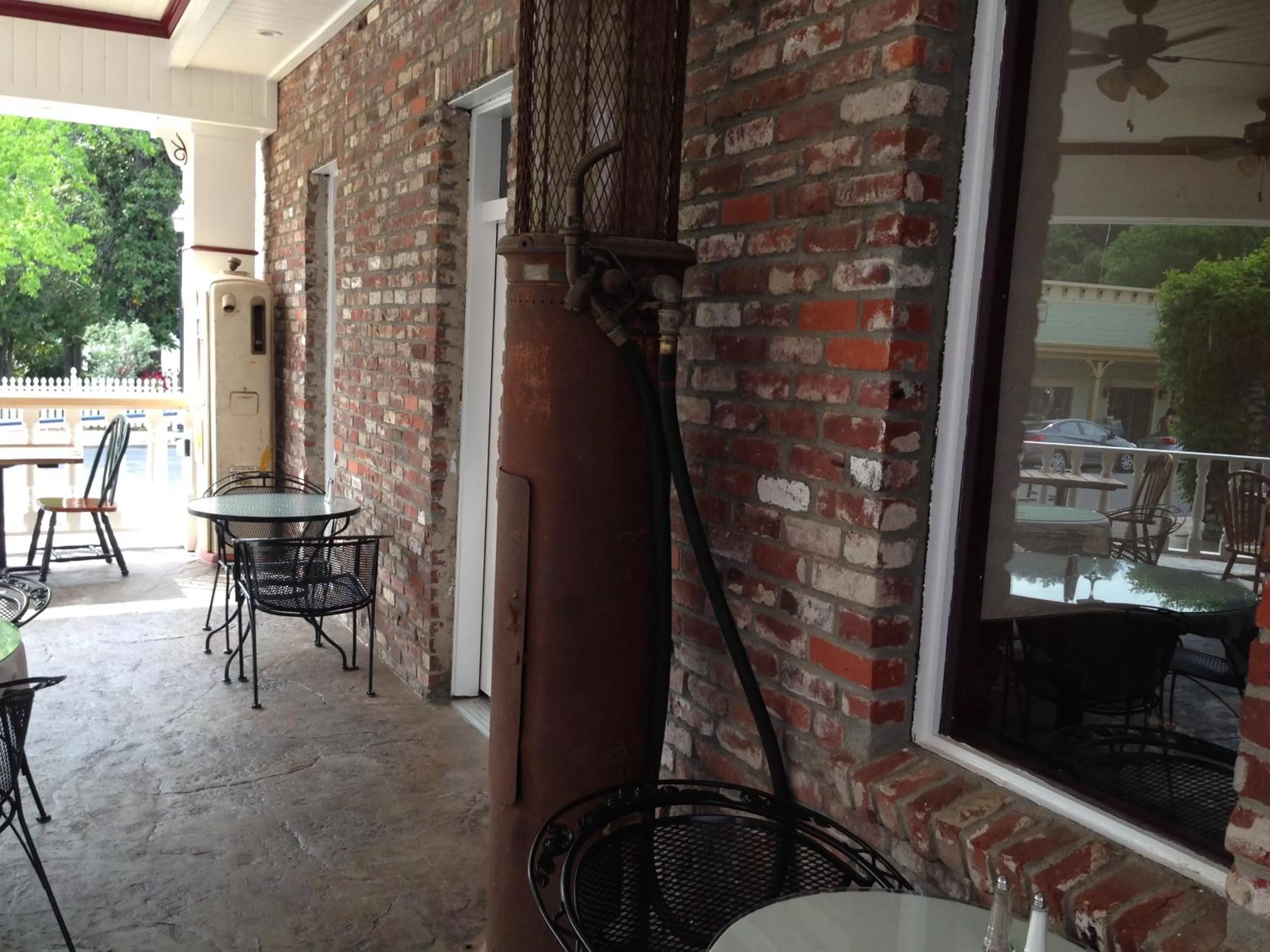 Patio in Jamestown Hotel