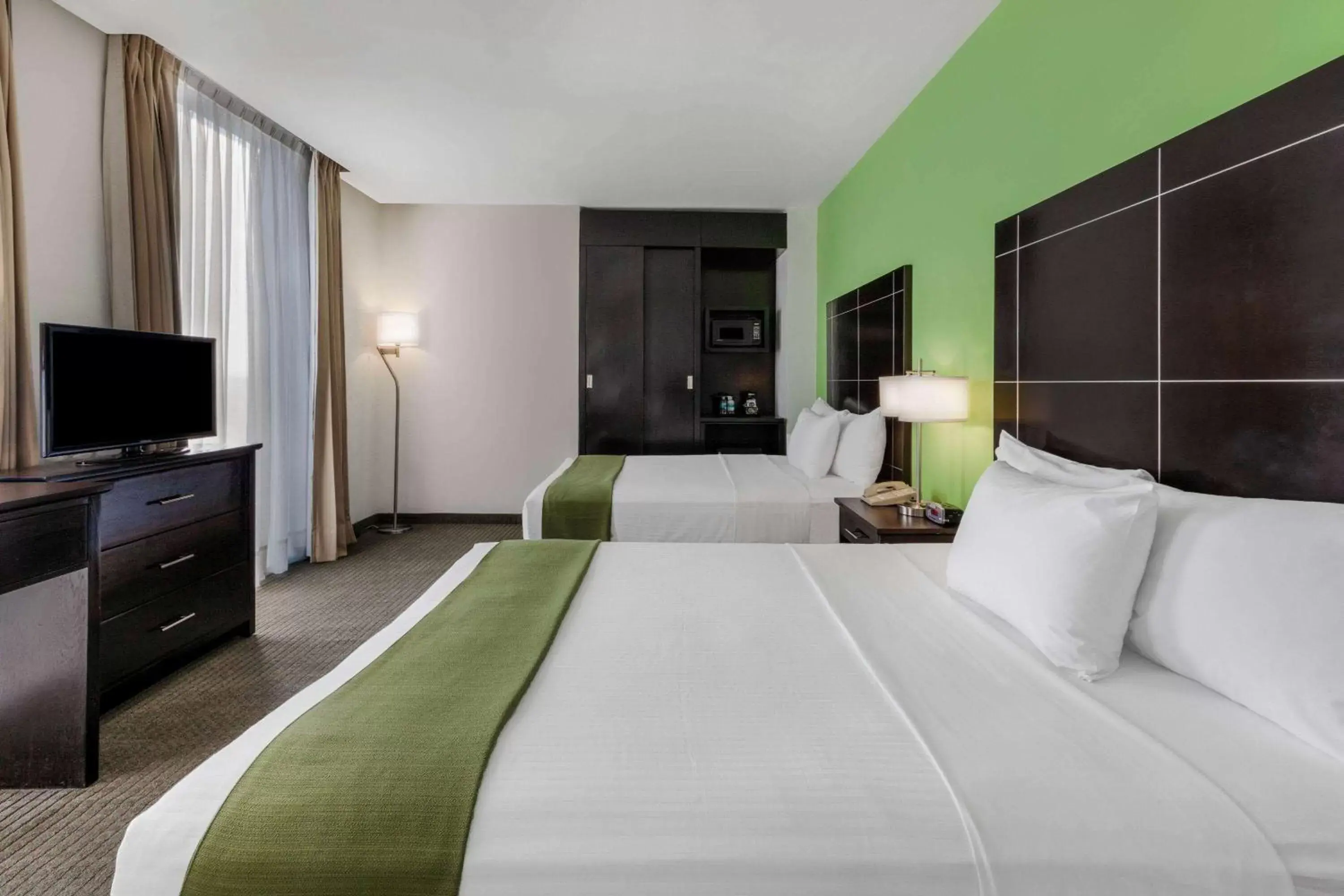 Photo of the whole room, Bed in La Quinta by Wyndham Puebla Palmas Angelopolis