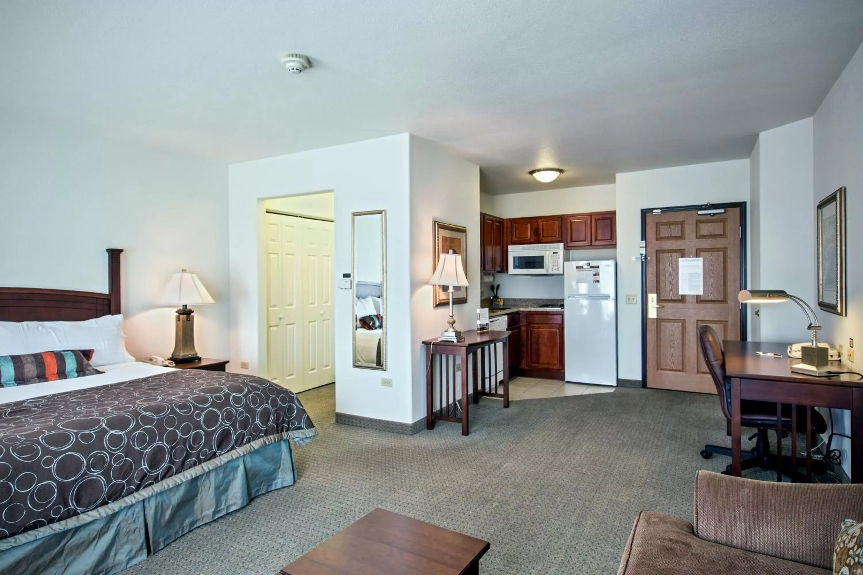 Photo of the whole room, Kitchen/Kitchenette in Staybridge Suites Rockford, an IHG Hotel