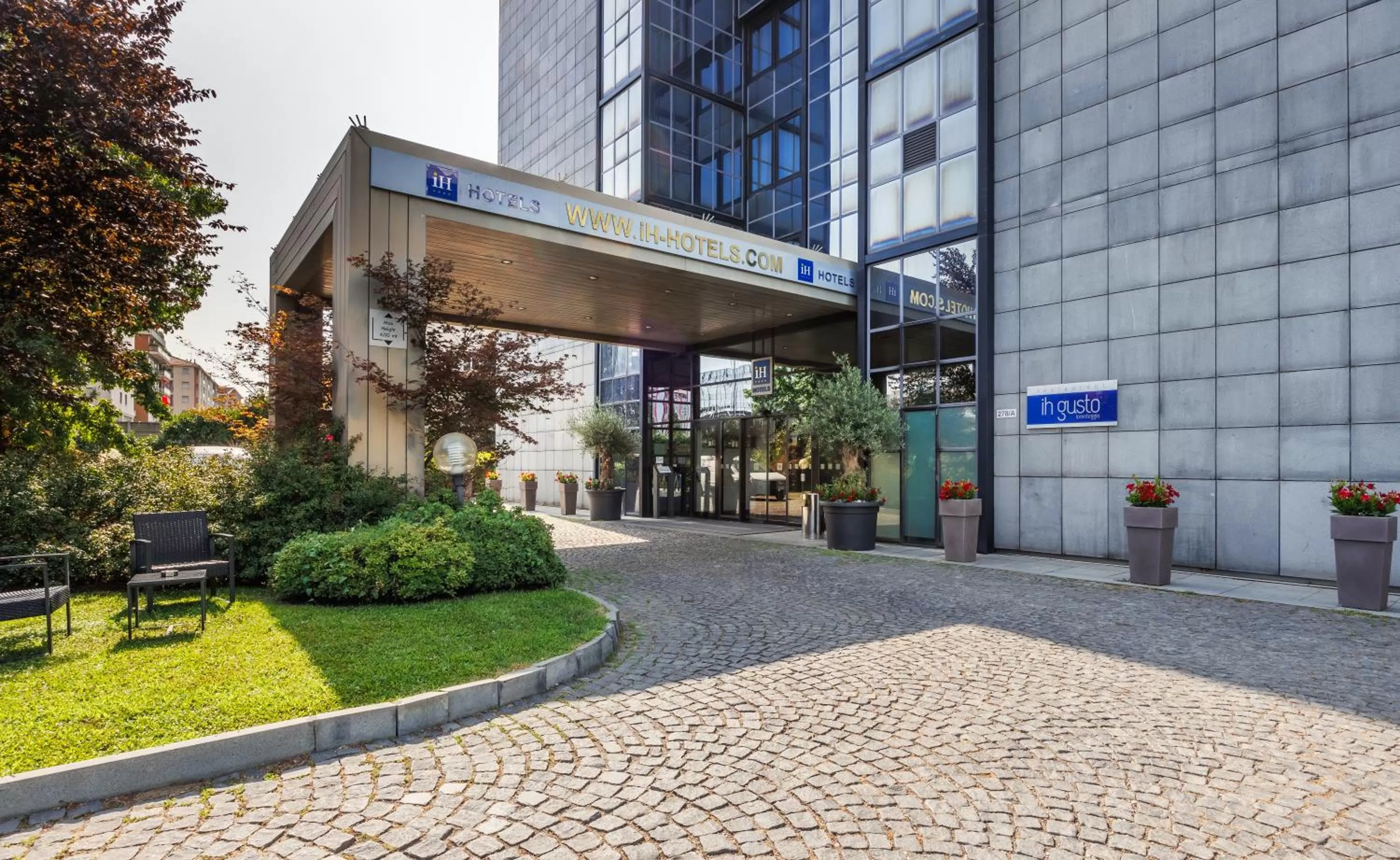 Property building in iH Hotels Milano Lorenteggio