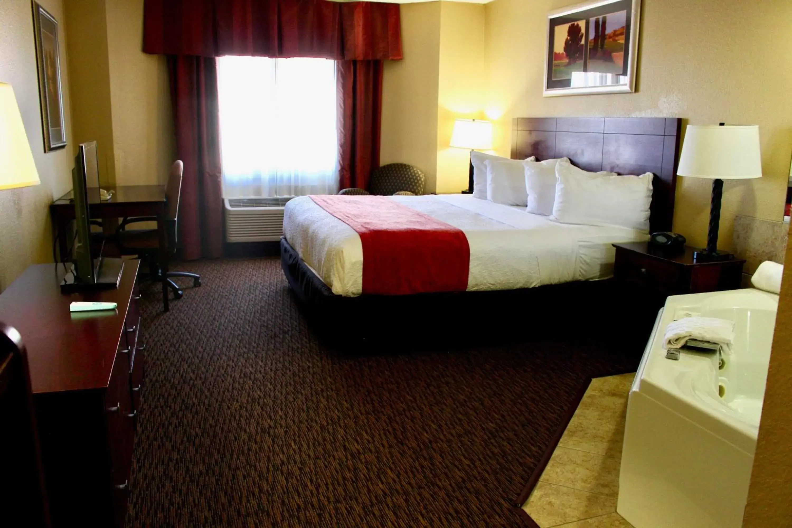 Photo of the whole room, Bed in Best Western Plus Dakota Ridge