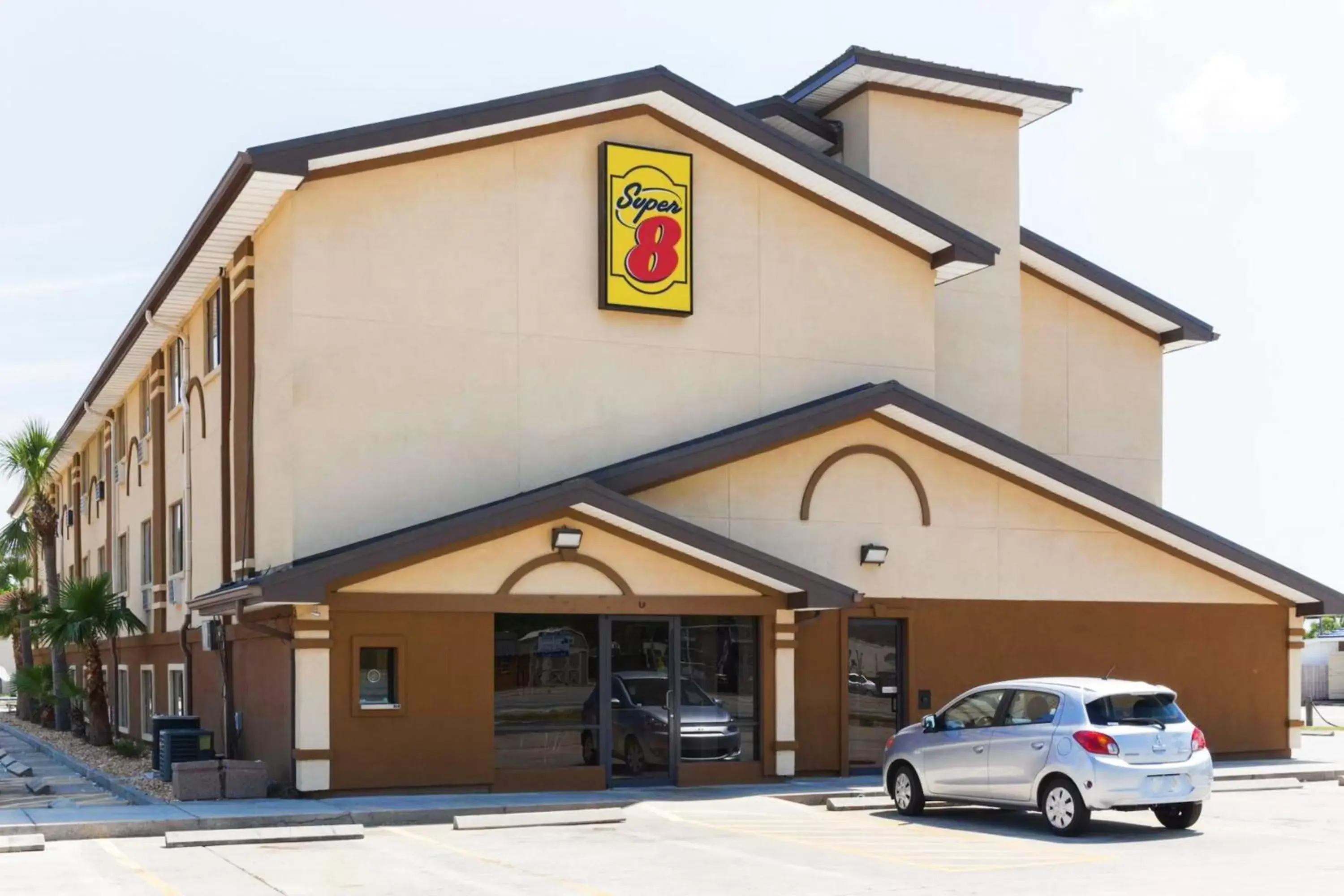 Facade/entrance, Property Building in Super 8 by Wyndham Brunswick/St Simons Island Area