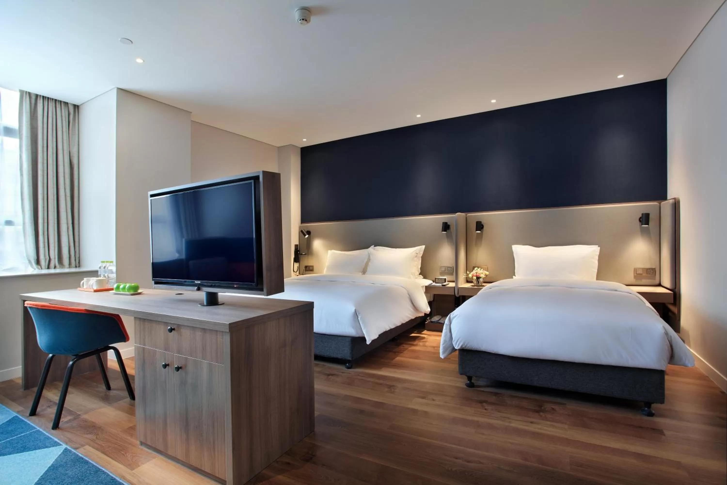 Photo of the whole room, Bed in Holiday Inn Express Guilin City Center by IHG