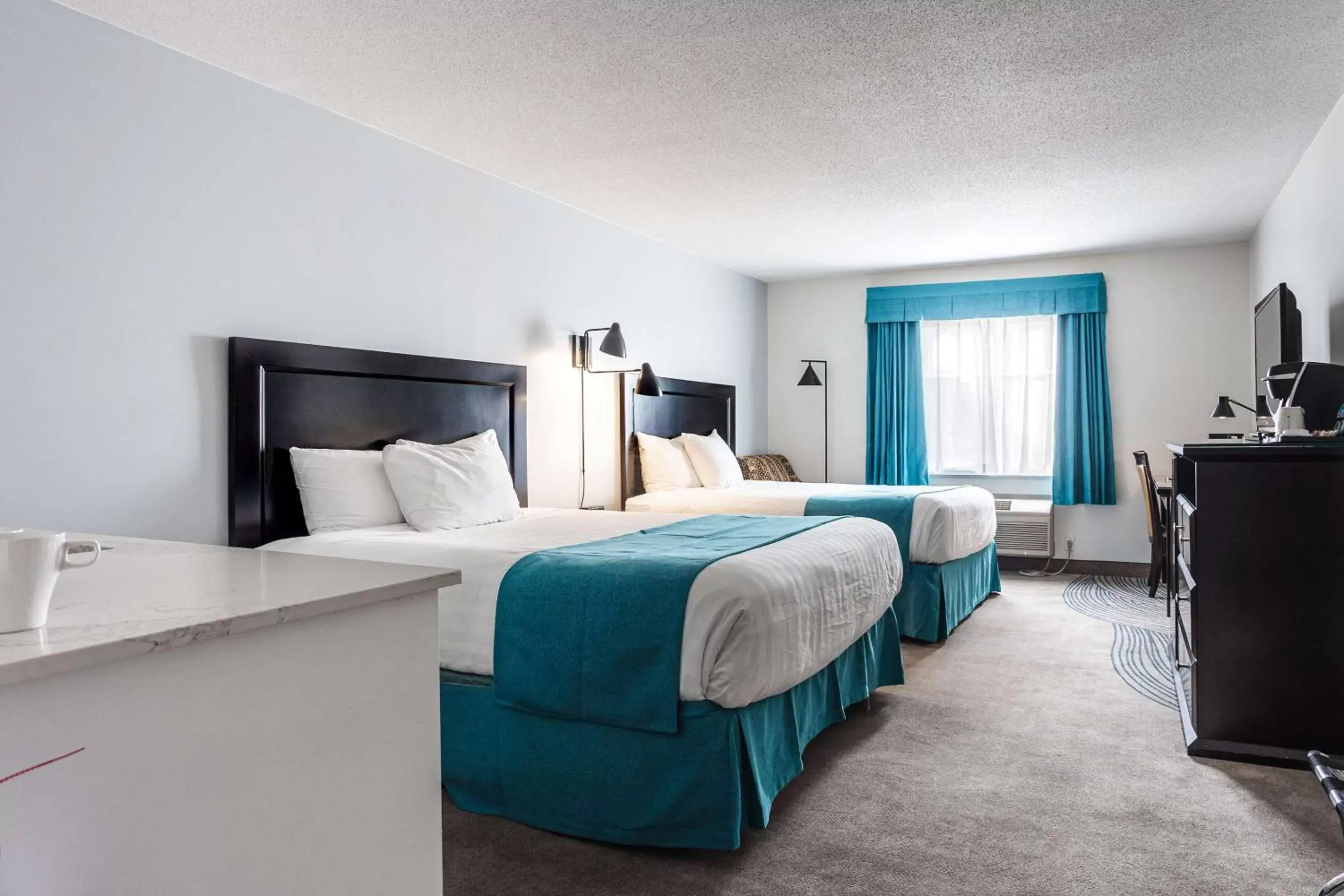 Photo of the whole room, Bed in Ramada by Wyndham Surrey/Langley