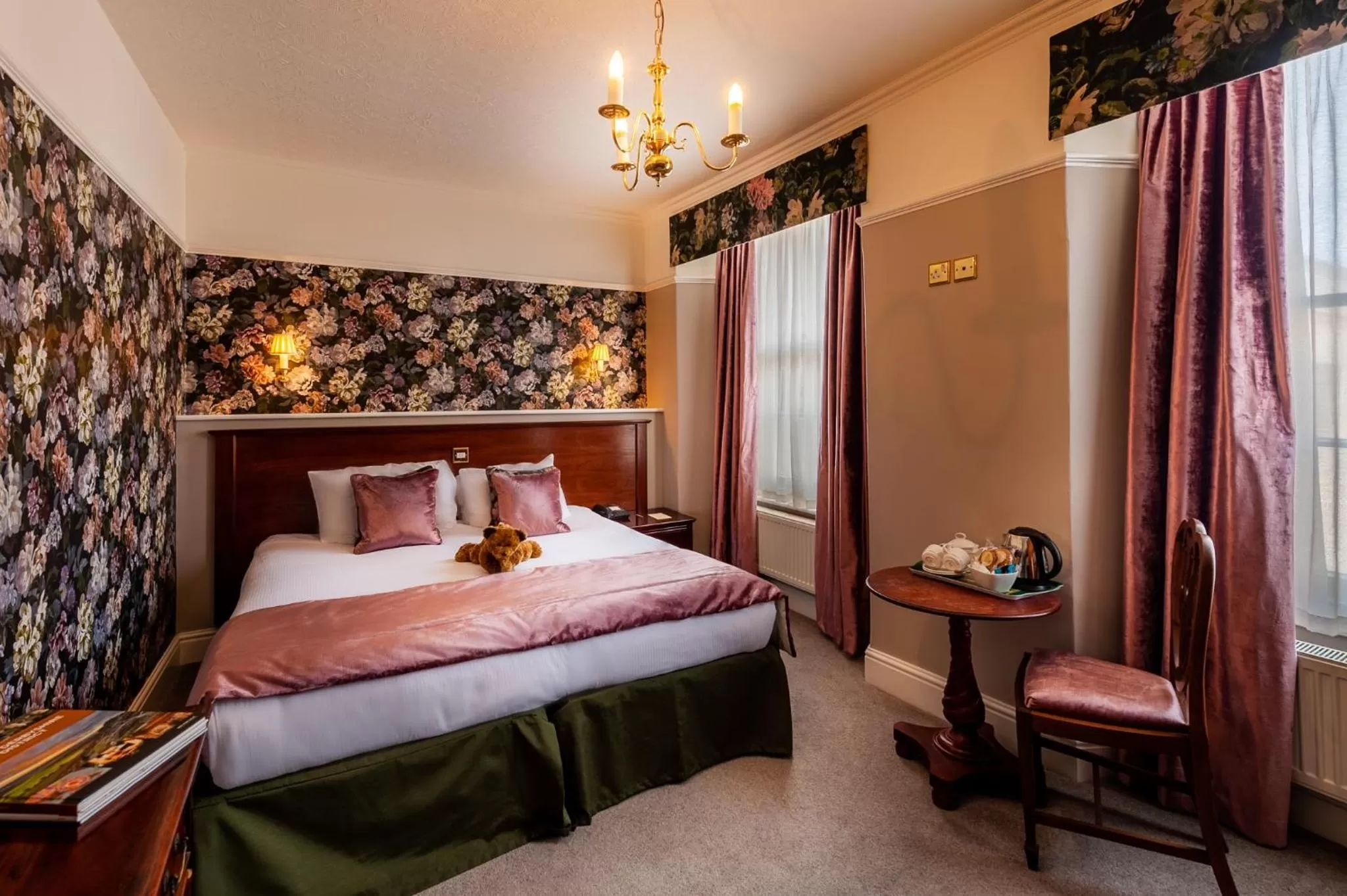 Bedroom, Bed in Old Hall Hotel