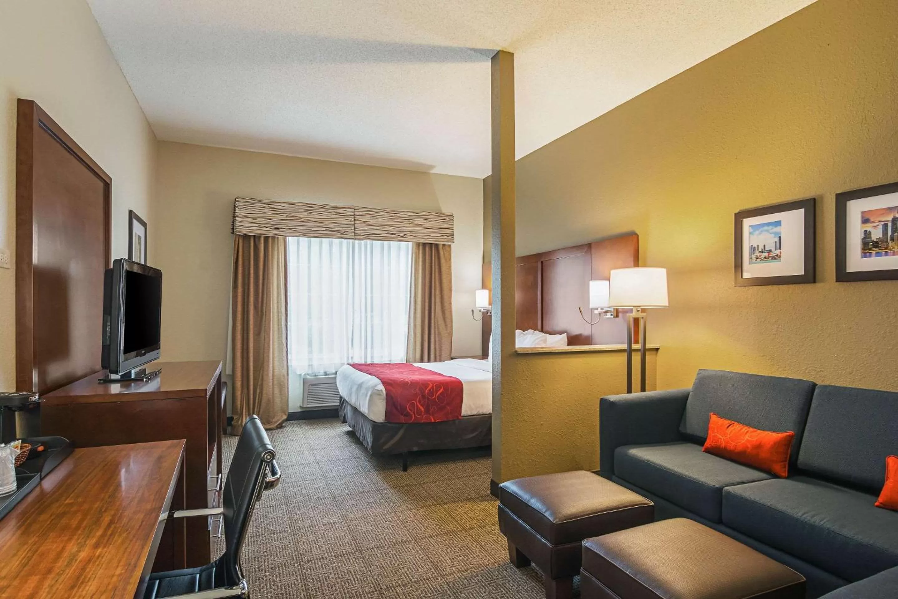 One-Bedroom Queen Suite - Disability Access/Non-Smoking in Comfort Suites Grayslake near Libertyville North