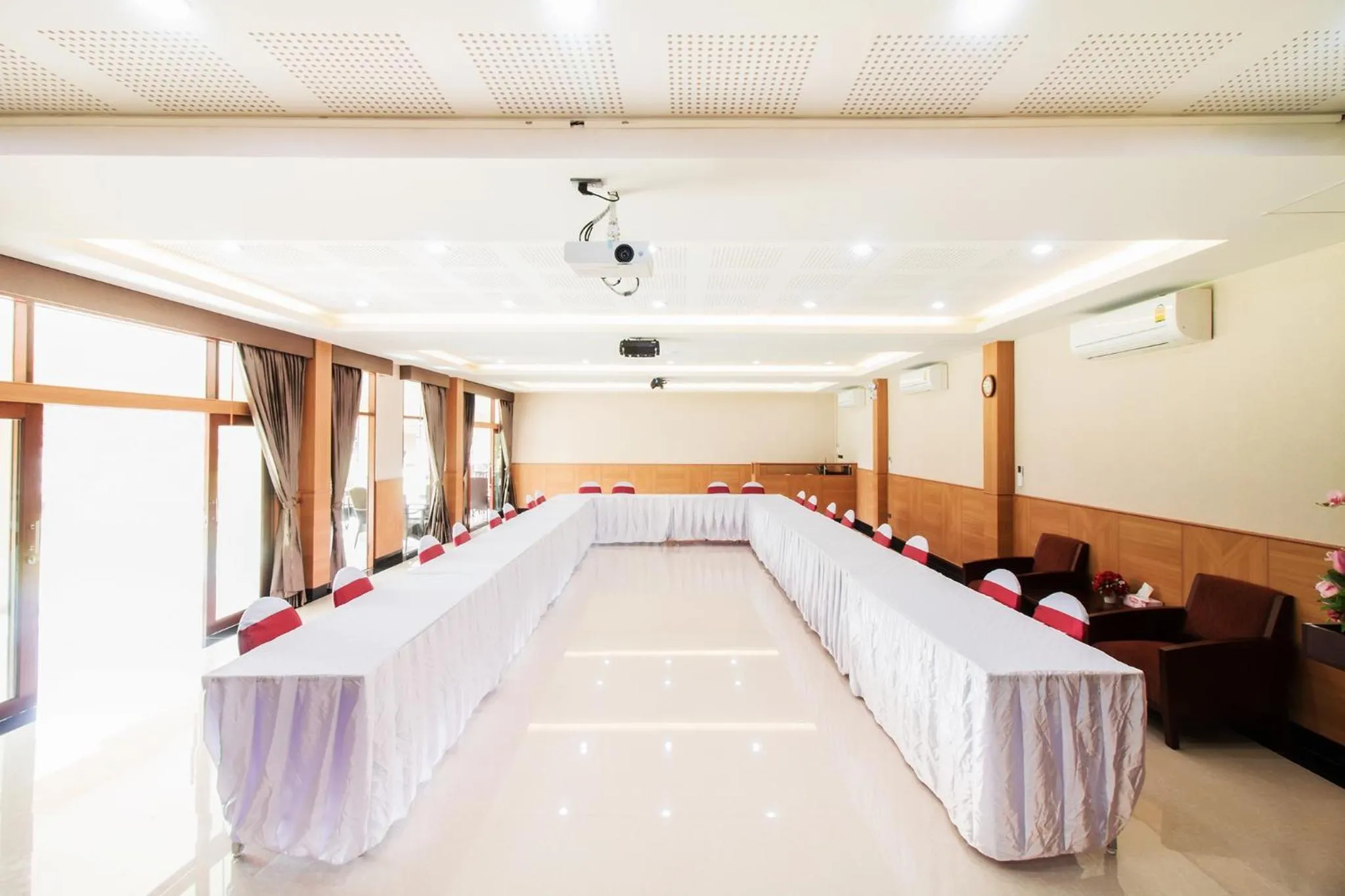 Meeting/conference room in AU Place Hotel