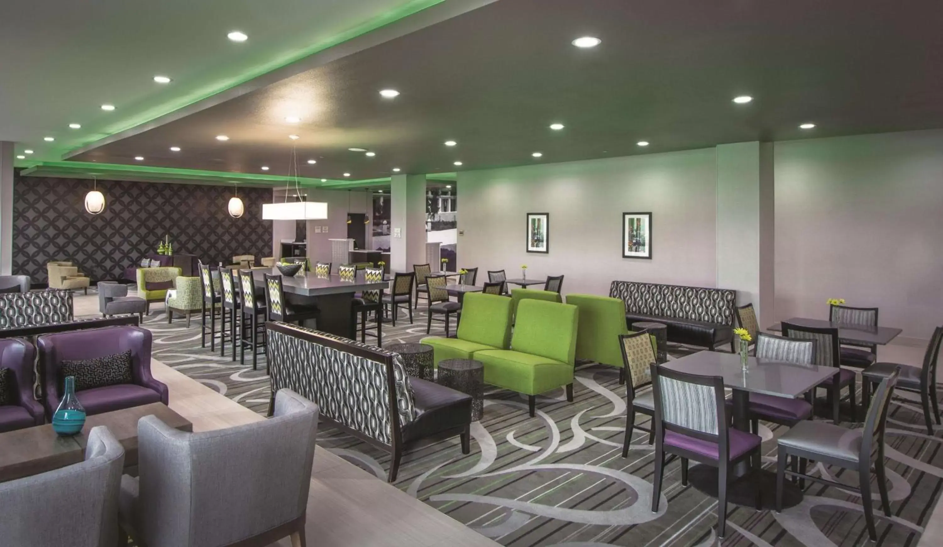 Lobby or reception, Restaurant/Places to Eat in La Quinta by Wyndham College Station South