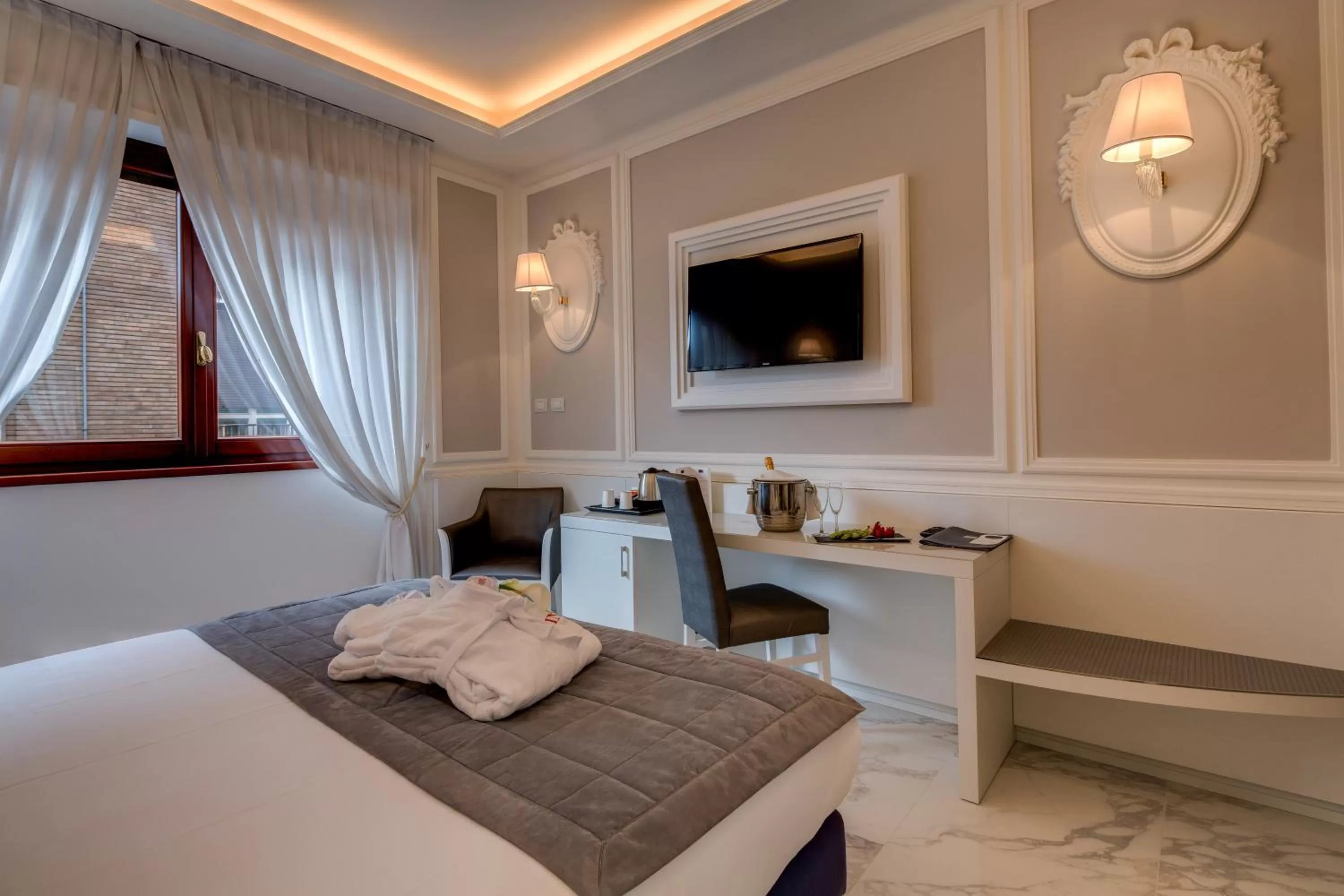 Photo of the whole room, Bed in Grande Albergo Roma