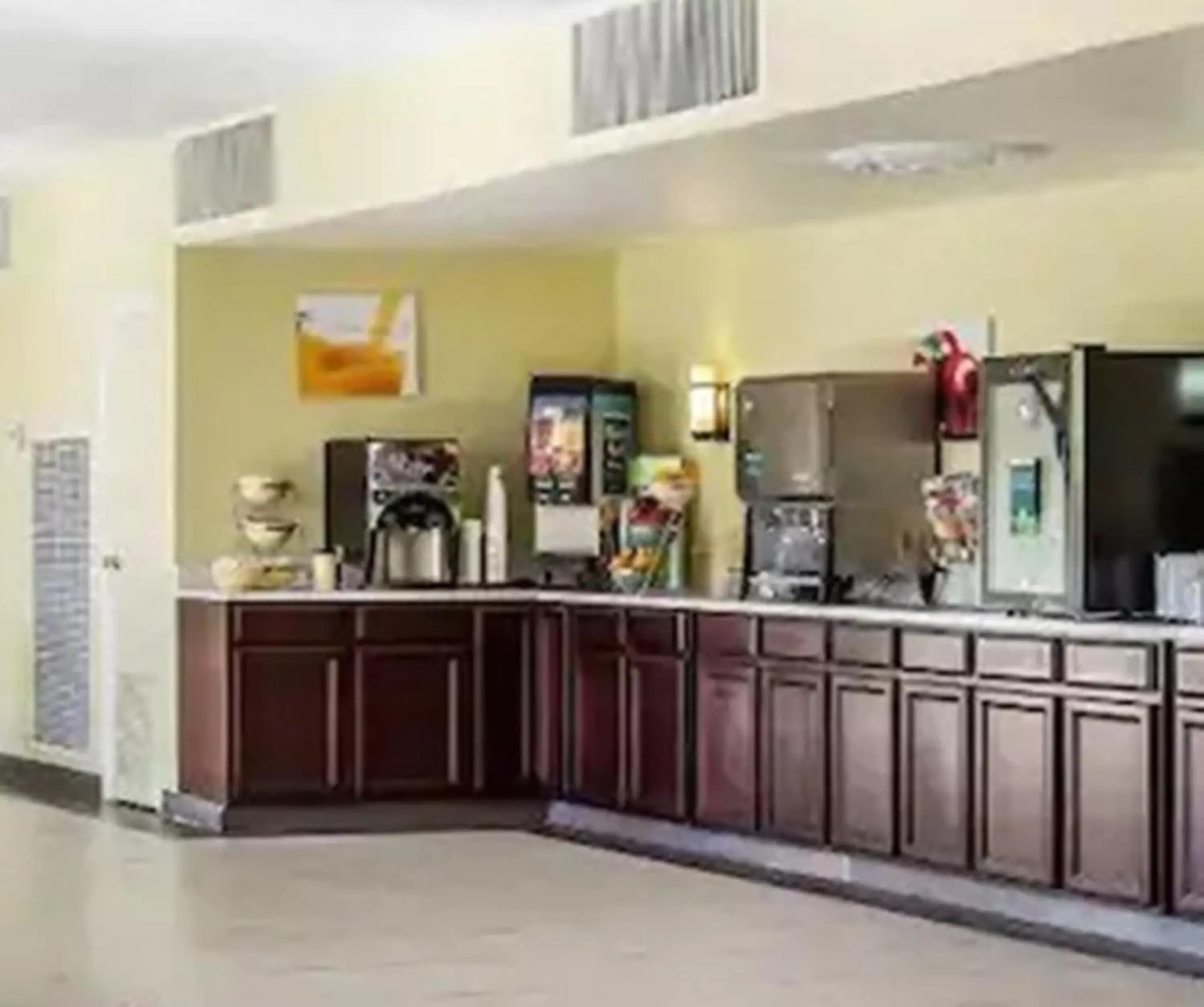 Restaurant/places to eat in Baymont by Wyndham Walterboro Restaurant/places to eat in Baymont by Wyndham Walterboro