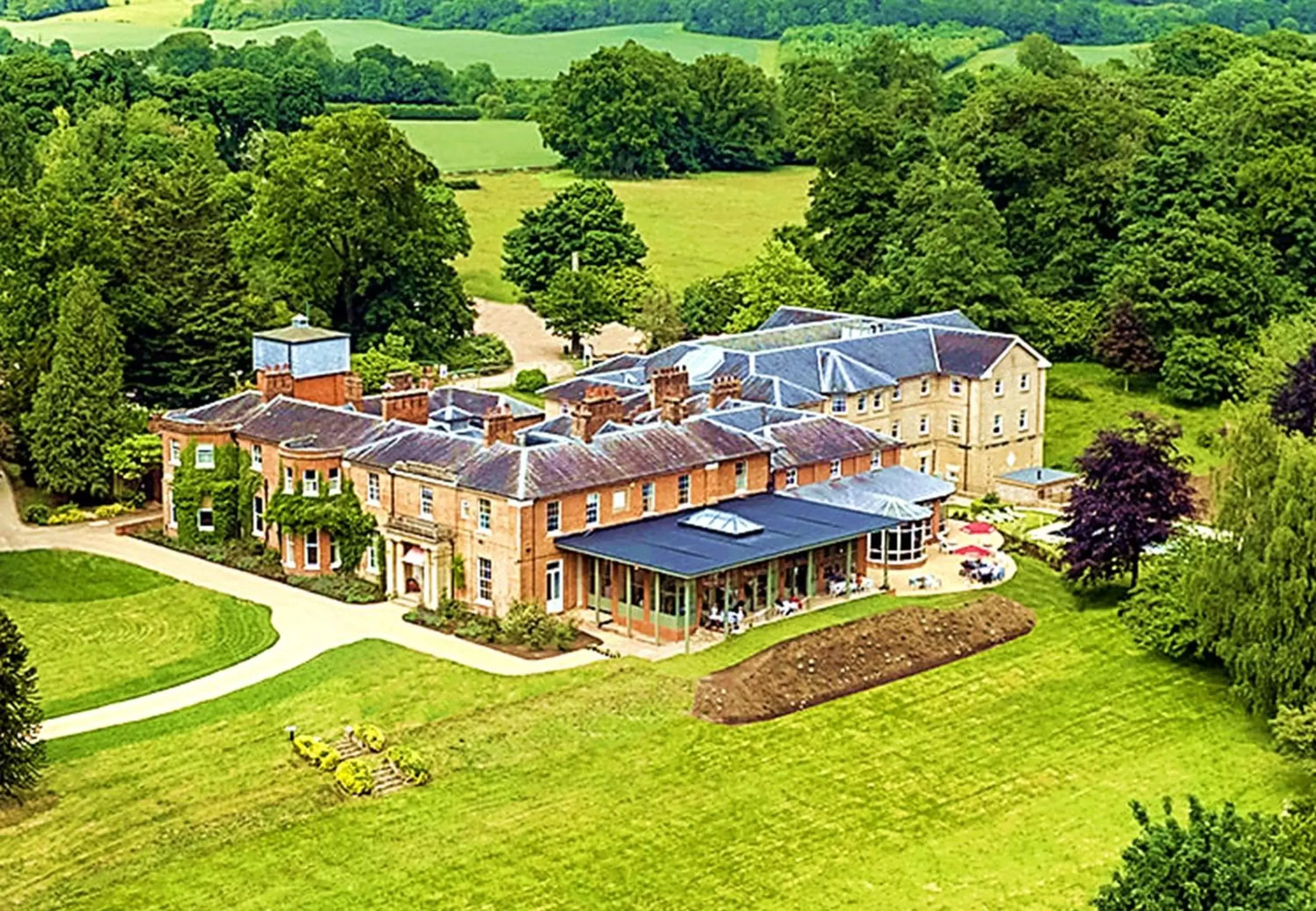 Property building, Bird's-eye View in The Retreat Elcot Park