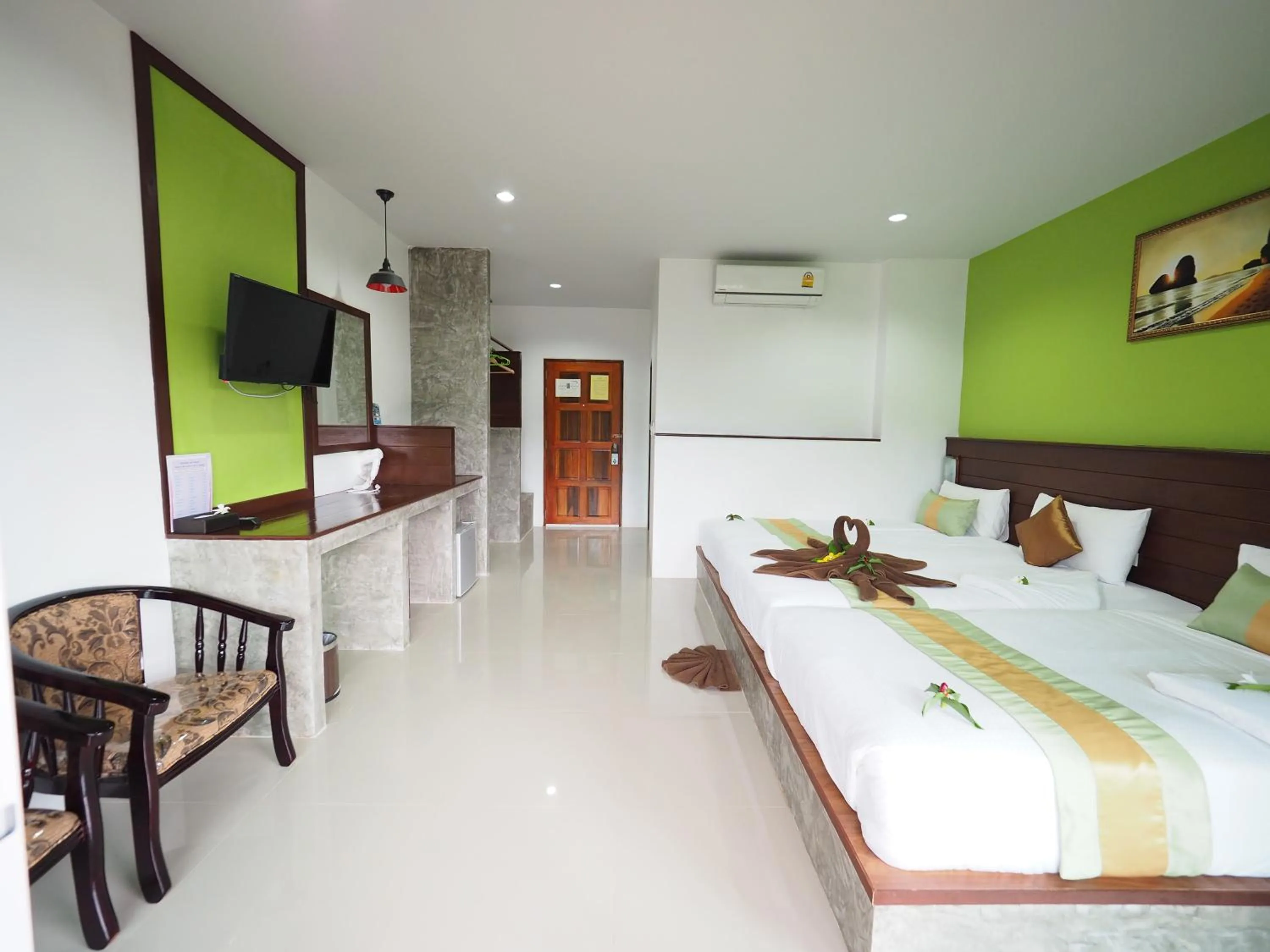 Photo of the whole room, Bed in Hatzanda Lanta Resort - SHA Extra Plus