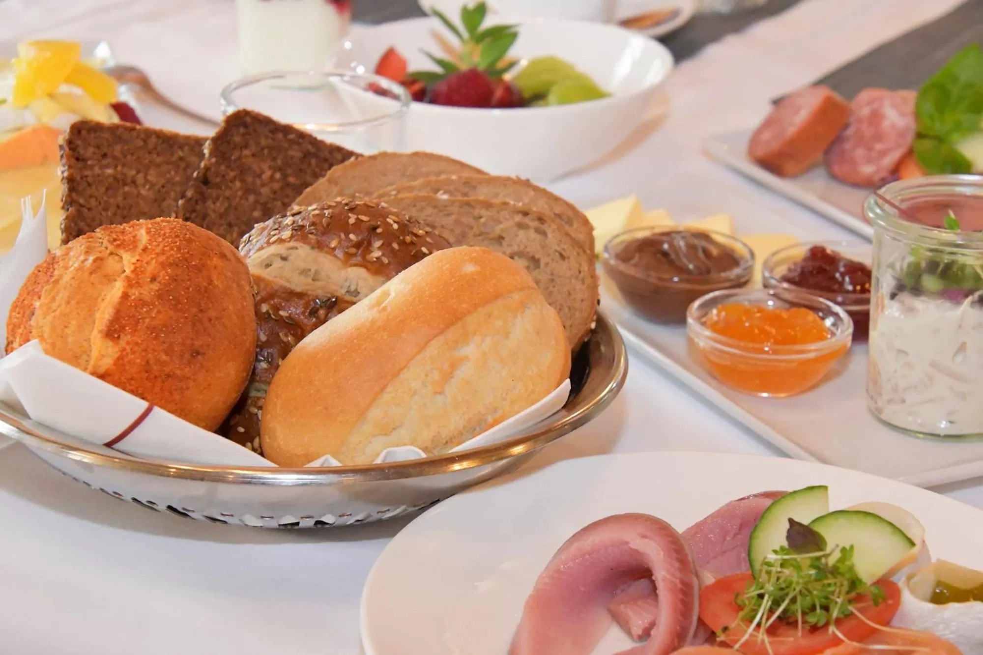 Buffet breakfast in Hotel Alter Muschelsaal