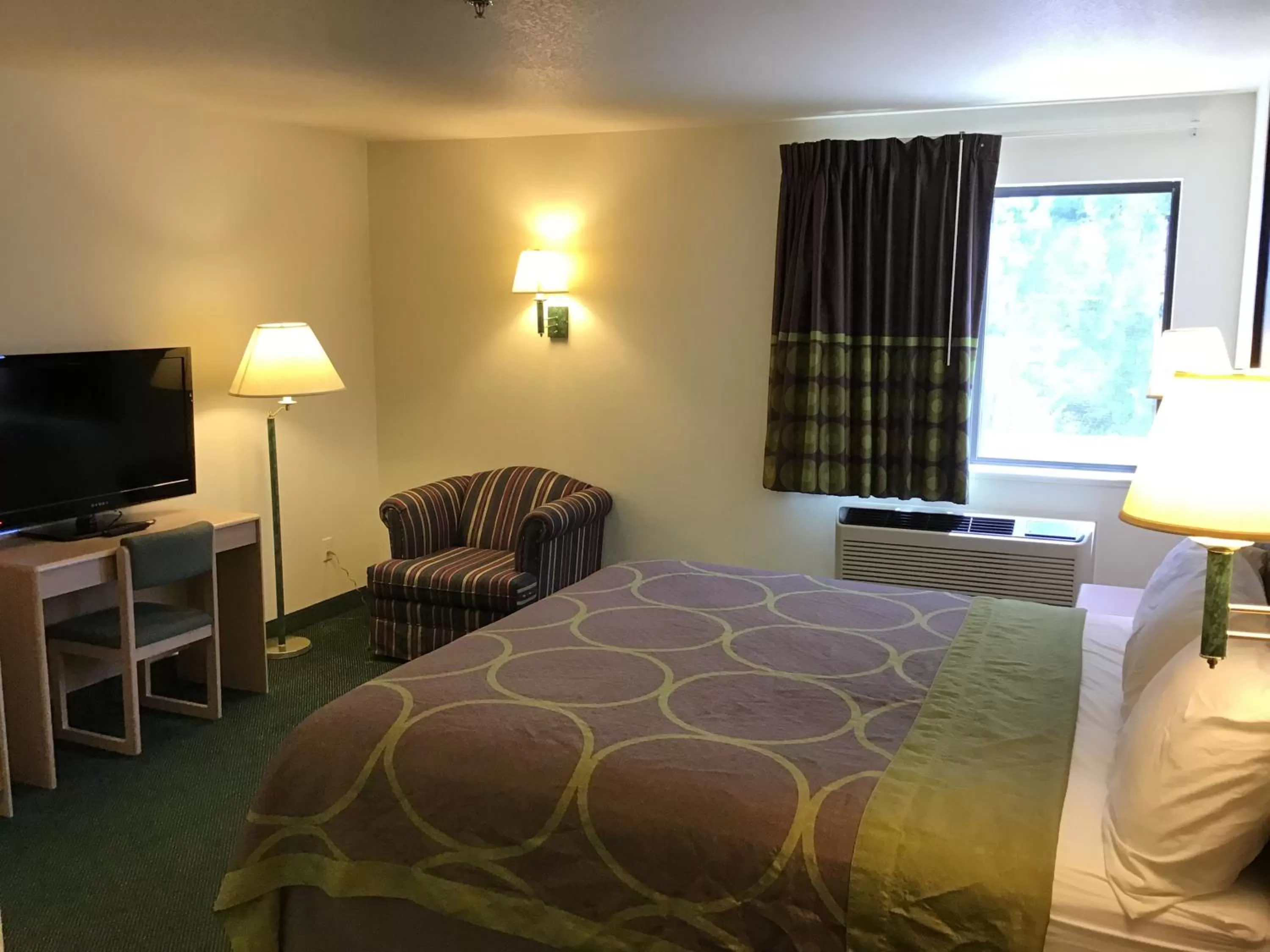 Bed in Arch Canyon Inn