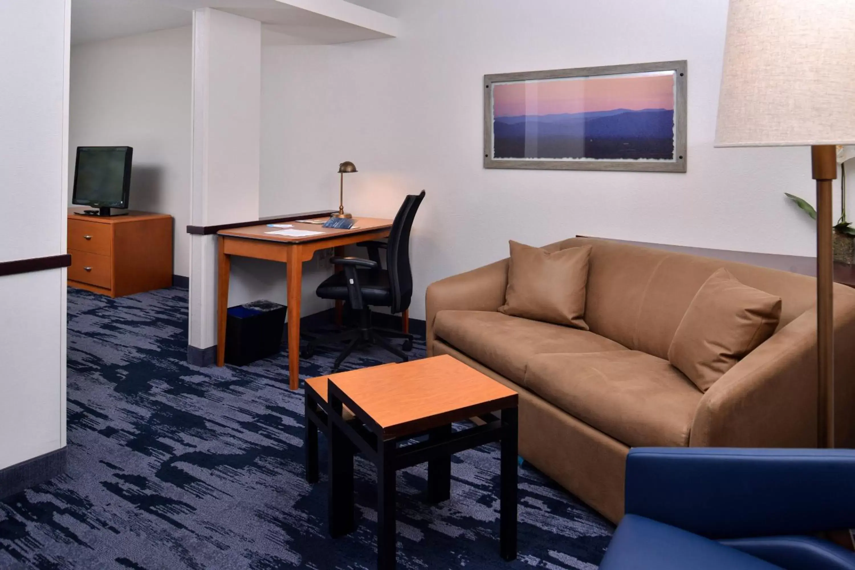 Photo of the whole room, Seating Area in Fairfield Inn and Suites Beloit