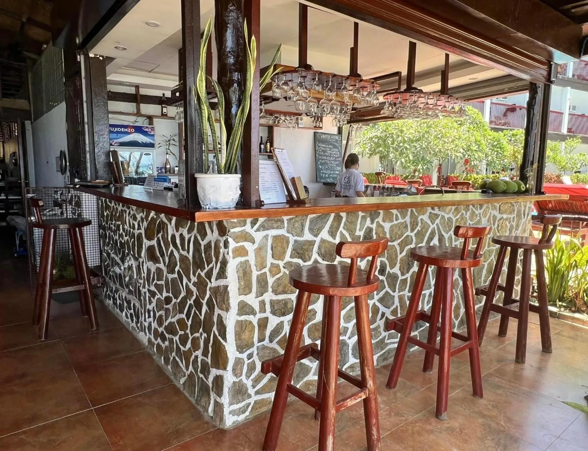 Restaurant/places to eat in Doublegem Beach Resort and Hotel