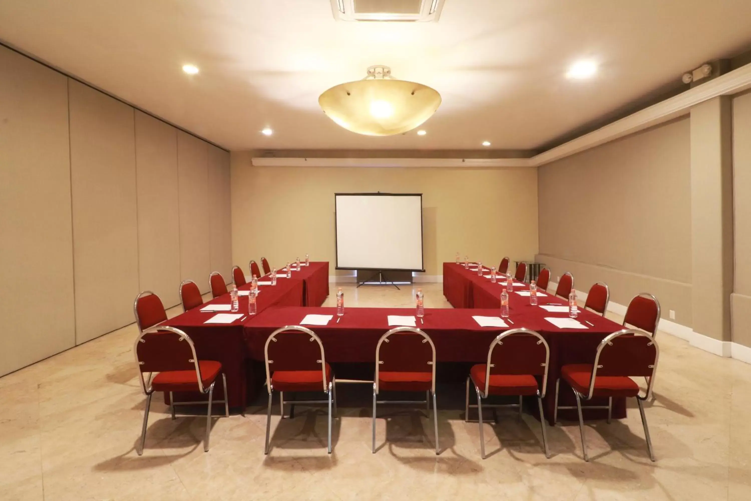 Meeting/conference room in Holiday Inn Hotel & Suites Centro Historico, an IHG Hotel