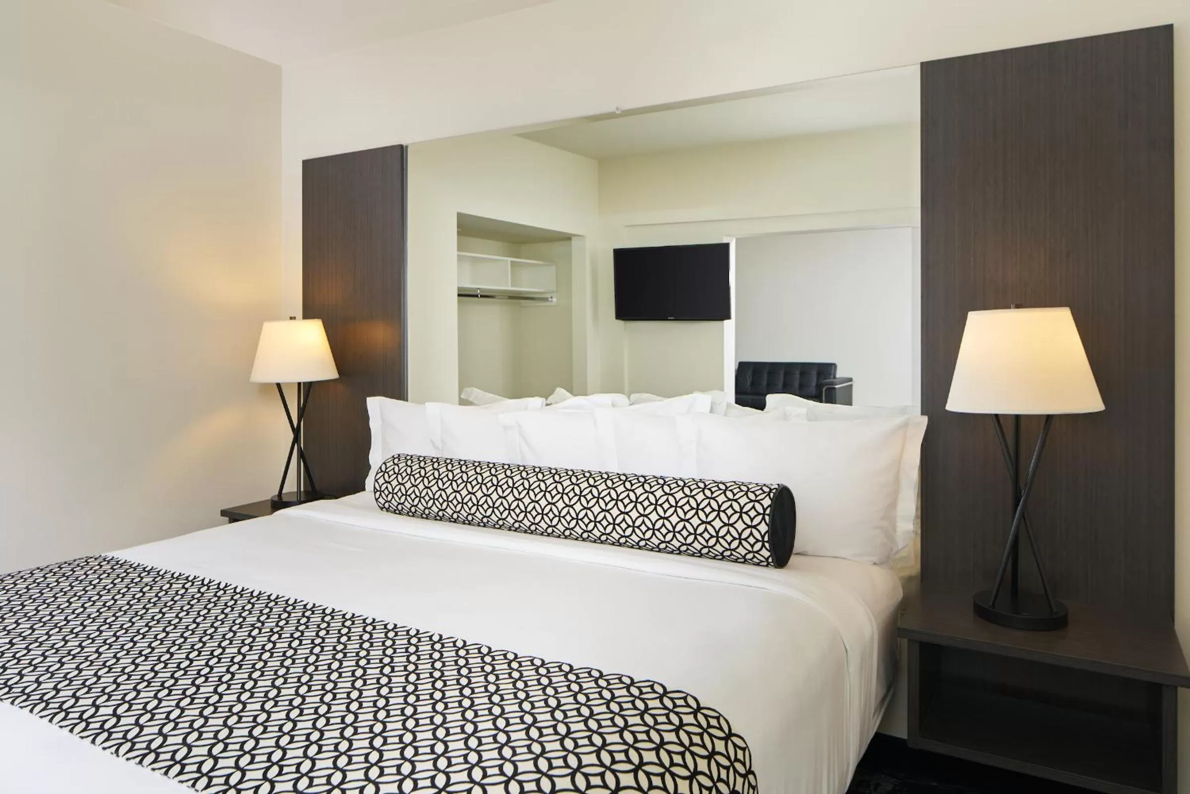 Bed in Centennial Hotel Spokane