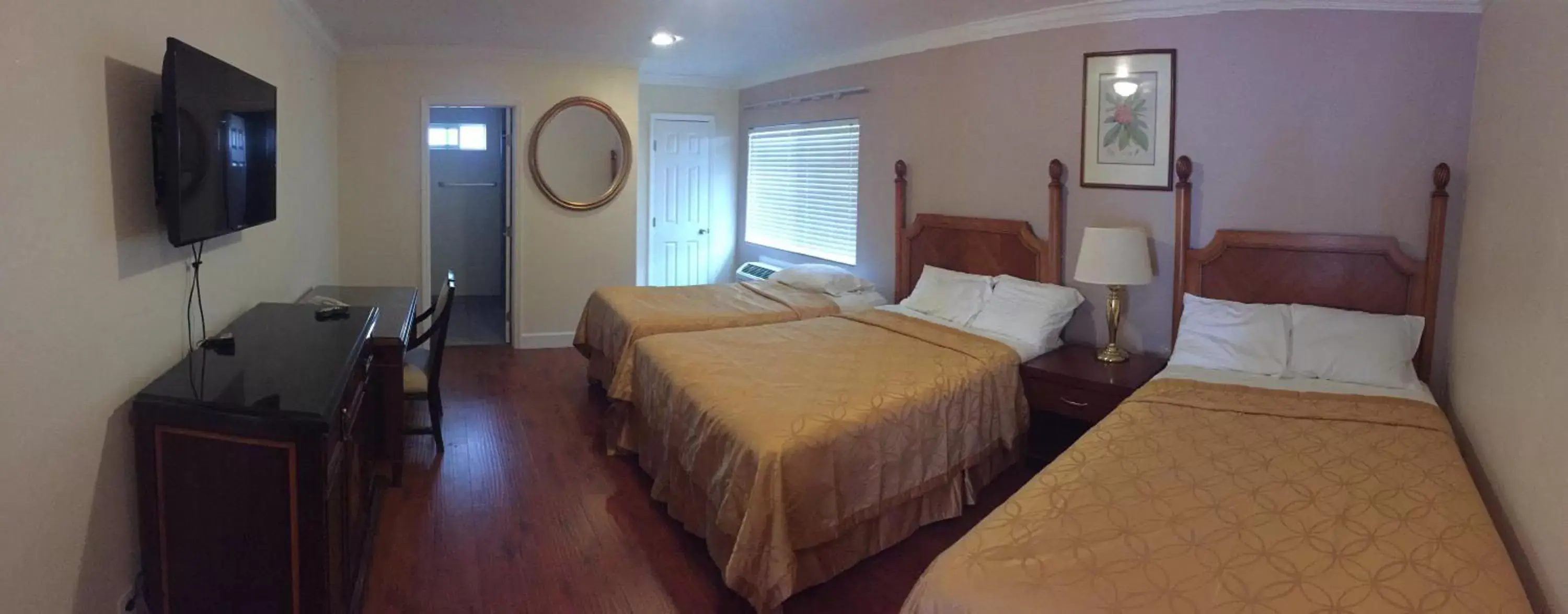 Bedroom, Bed in Wagon Wheel Motel