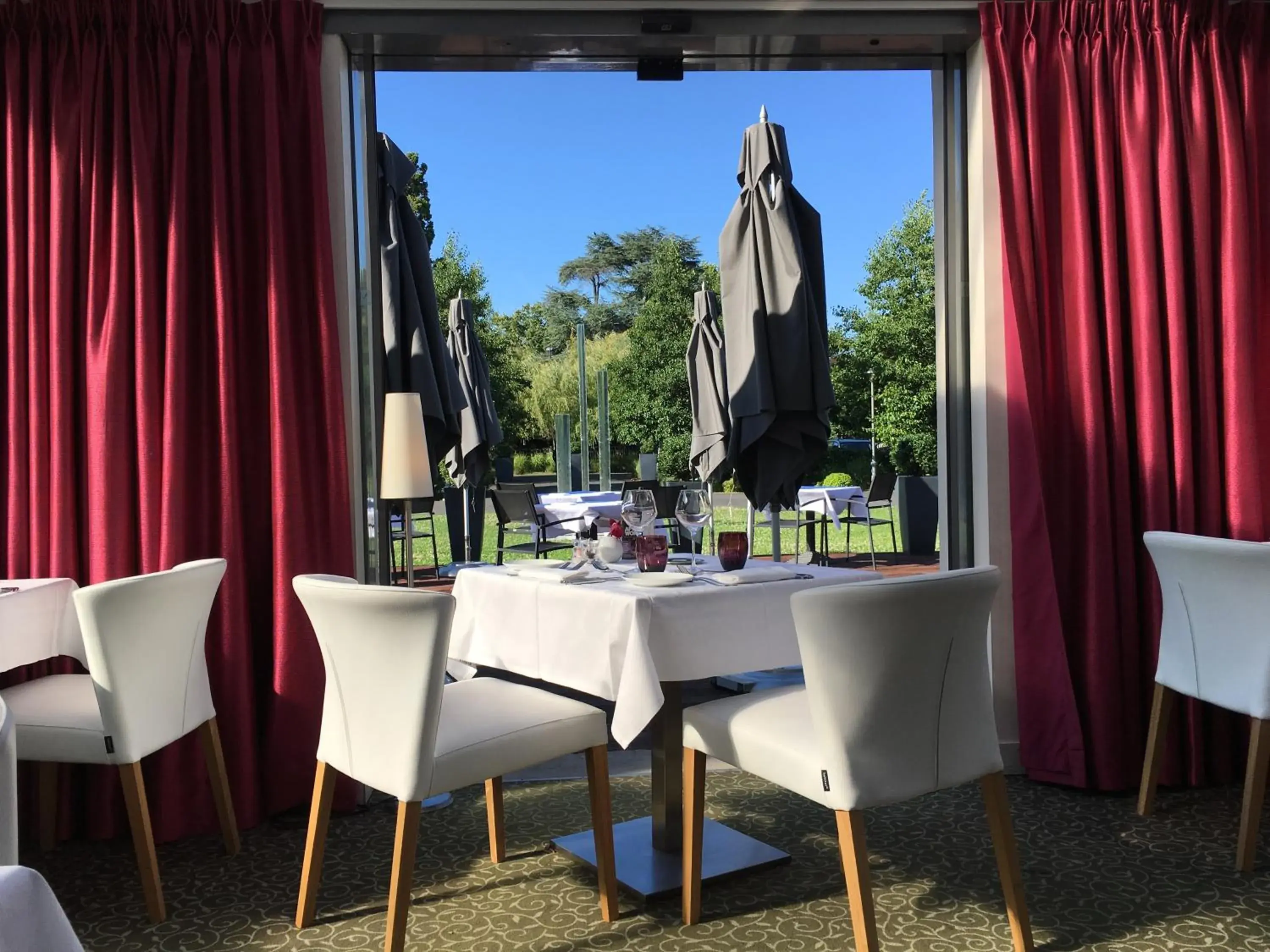 Restaurant/Places to Eat in Relais De La Malmaison Paris Rueil Hotel-Spa