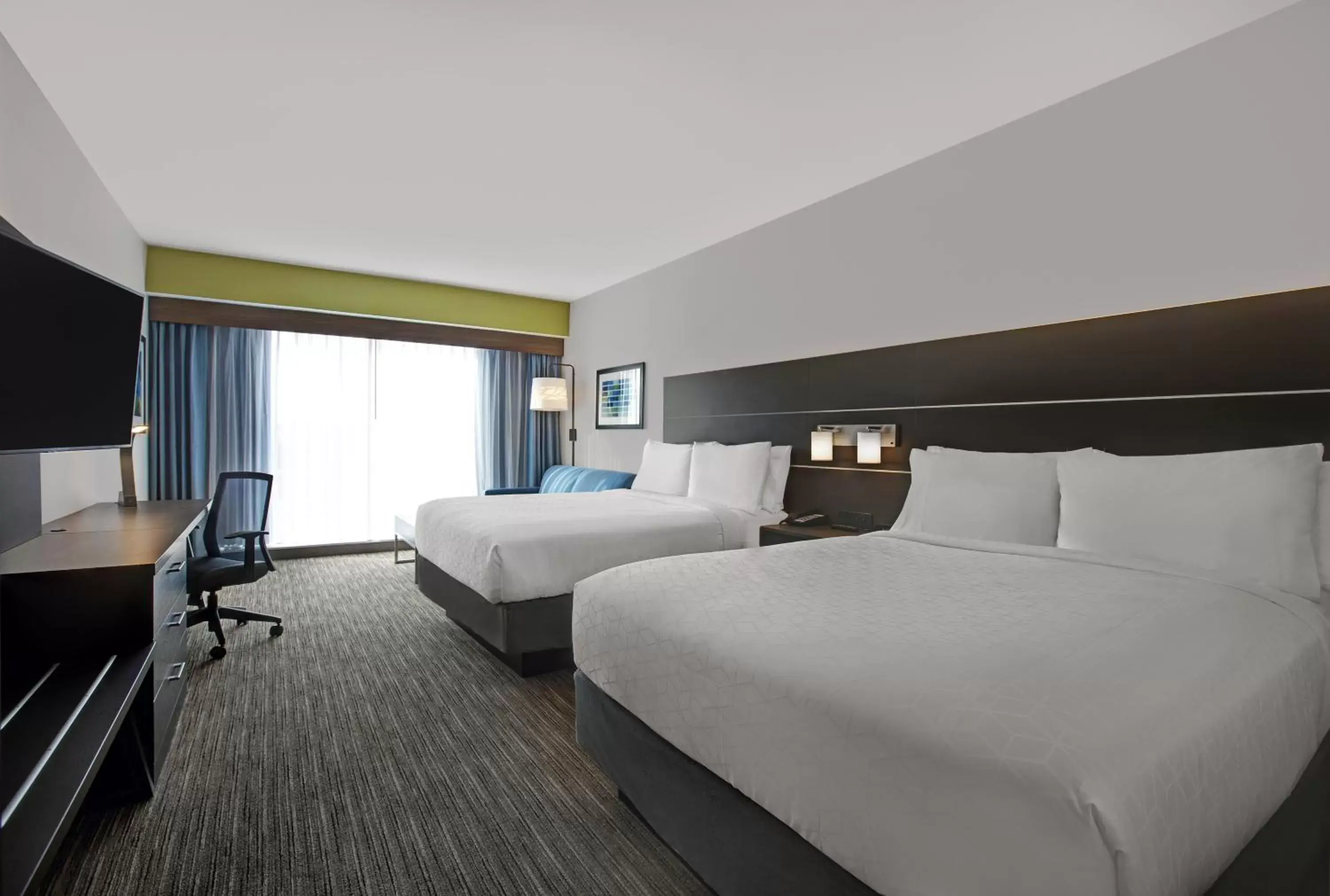 Bed in Holiday Inn Express & Suites - Milwaukee - Brookfield, an IHG Hotel
