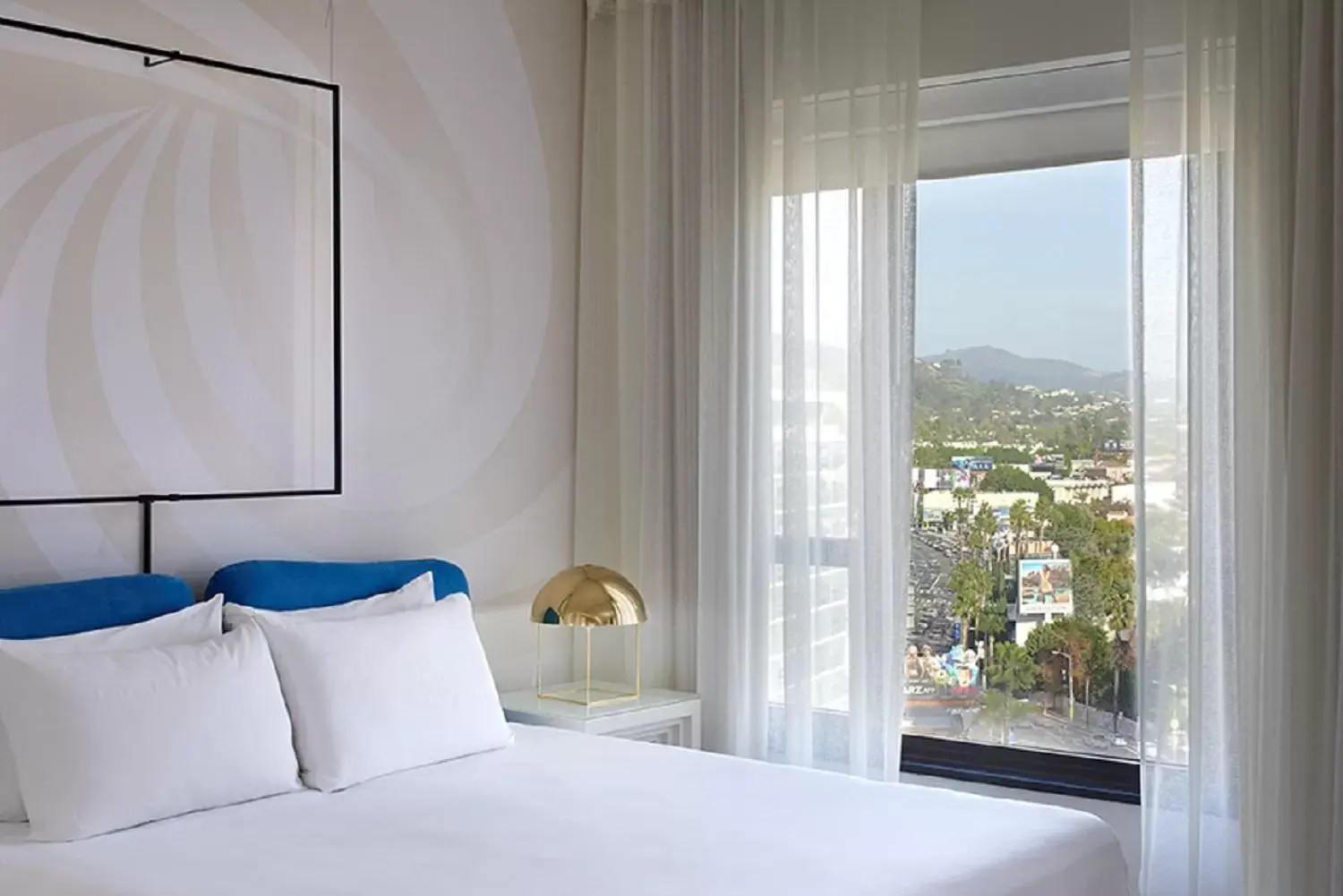 City view, Bed in Mondrian Los Angeles in West Hollywood