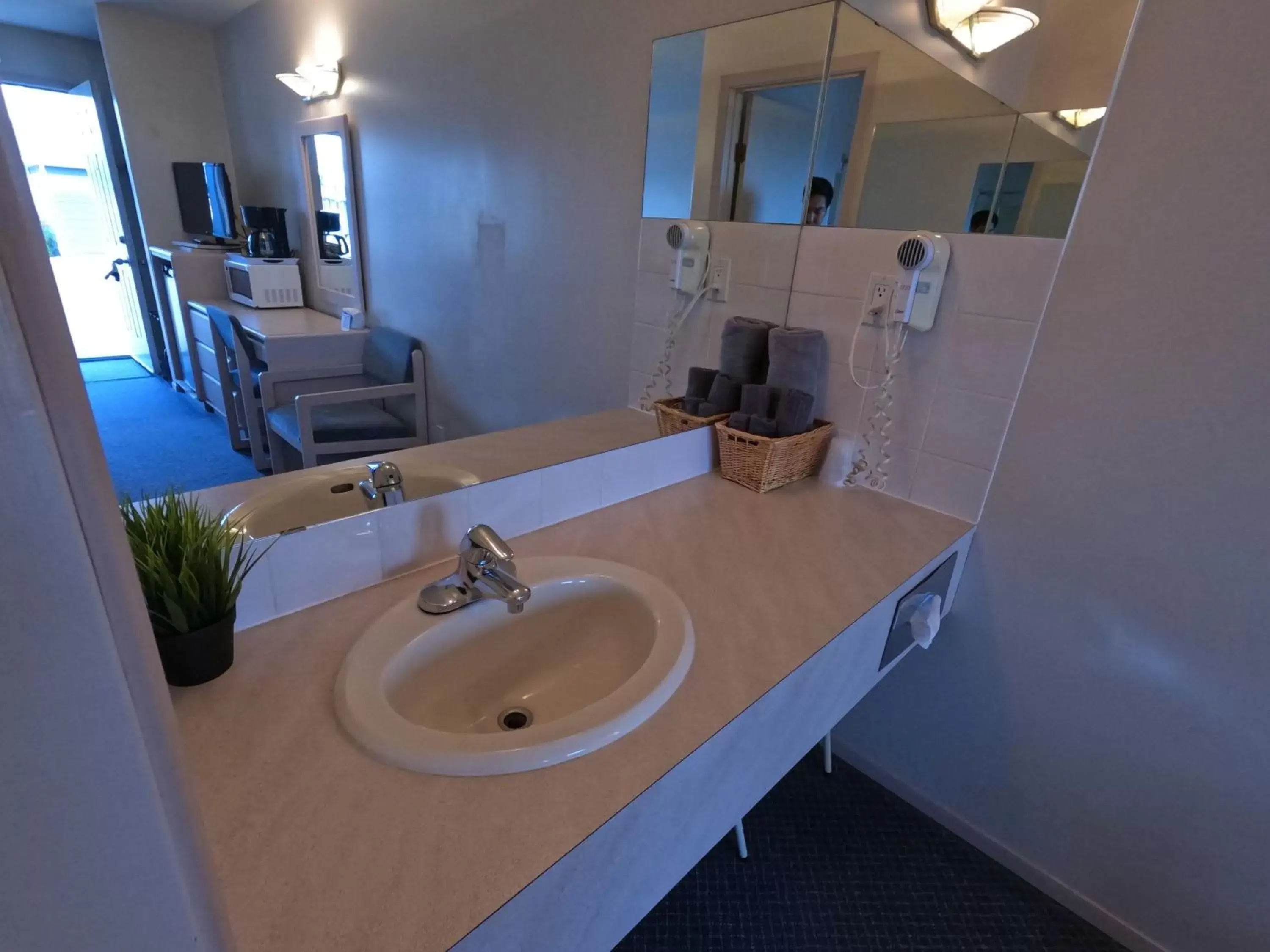 Bathroom in Westview Motel