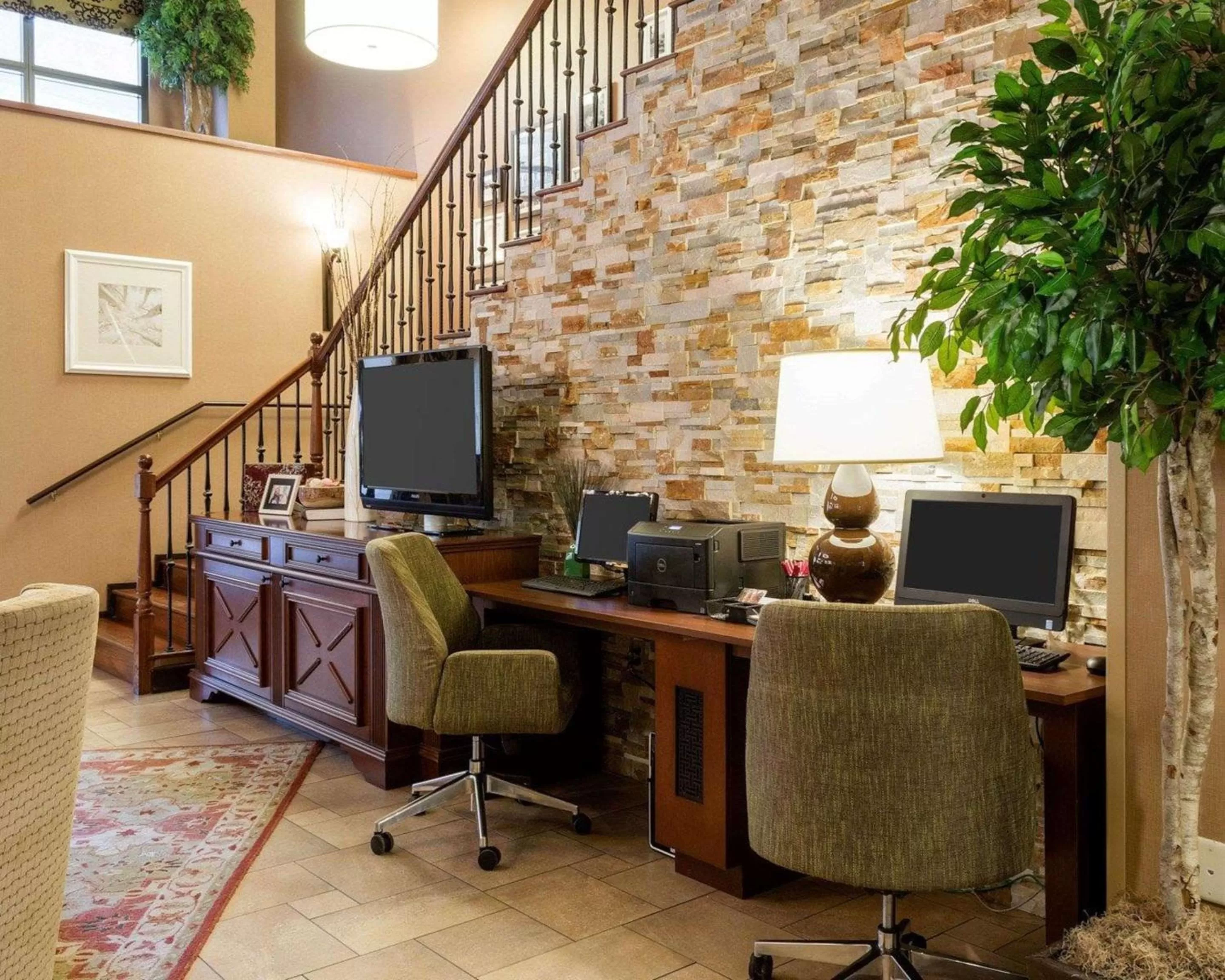 Fitness centre/facilities, Business Area/Conference Room in Comfort Suites Starkville