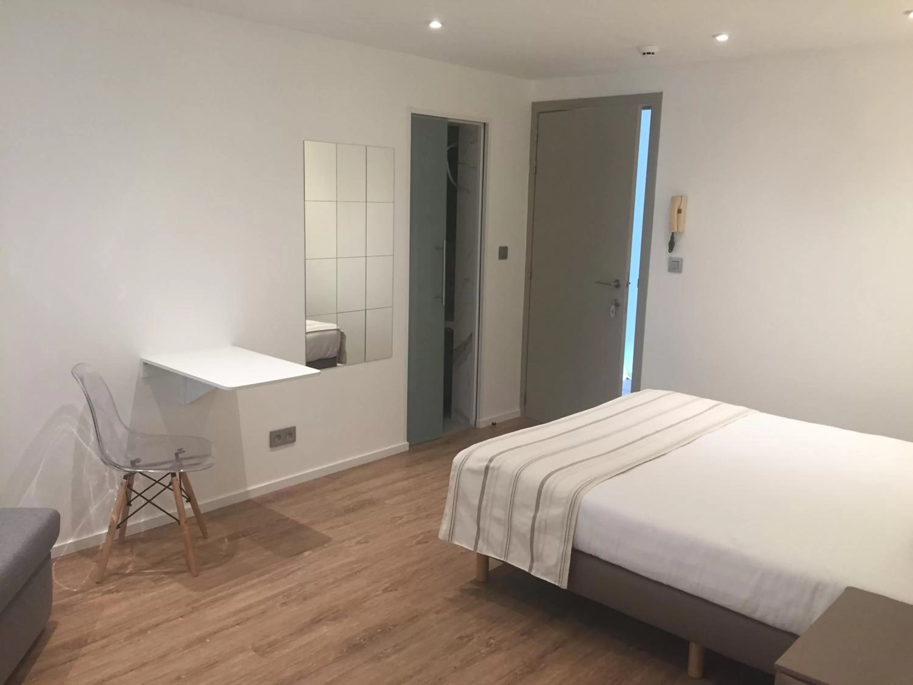 Bed in Shelter-rooms