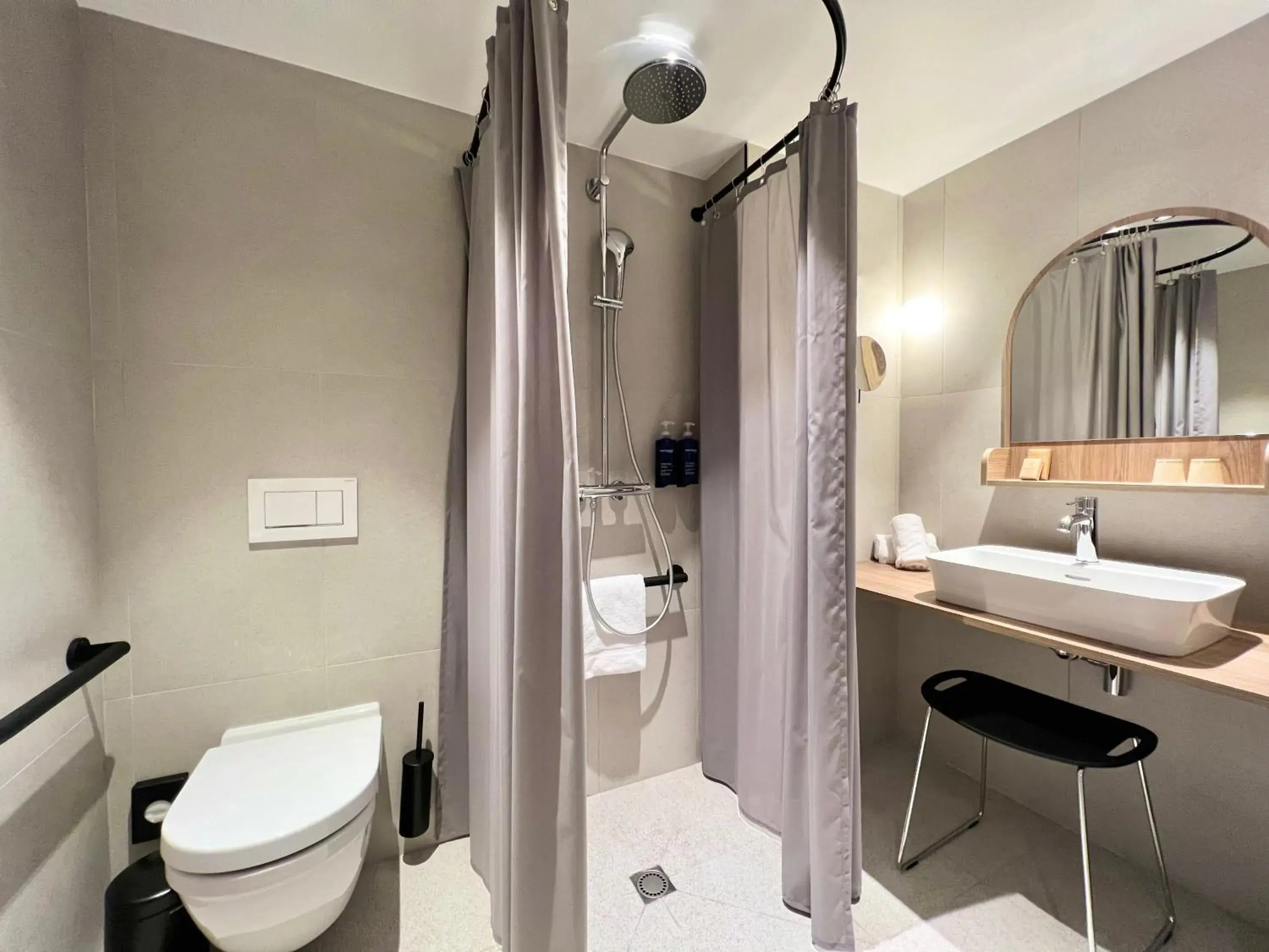 Bathroom in Emeria Dinard Hotel Thalasso & Spa